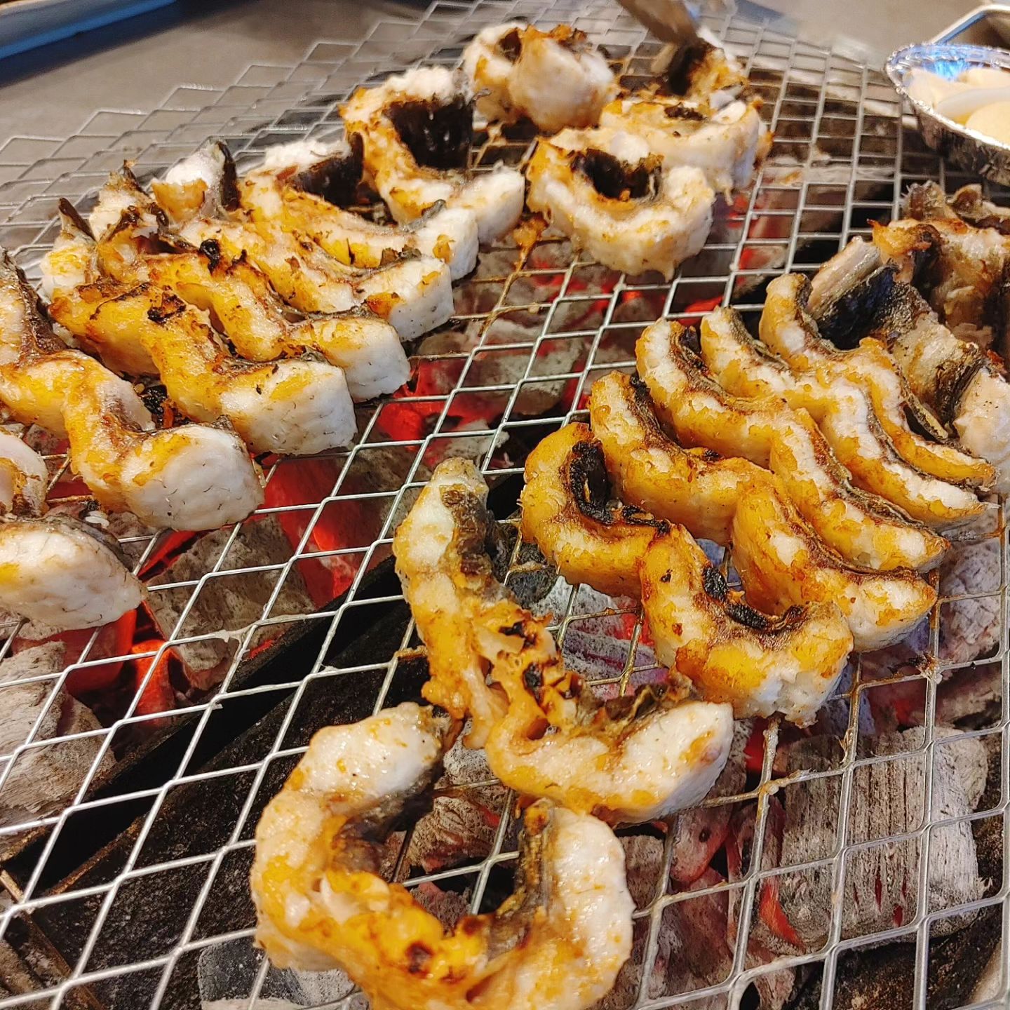 👍👍👍시흥 장심도

장어 좋아하는 호랑이와 여기저기 가봤지만
오...여기는 진짜 찐 맛집이라구 ㅠㅠ♥
탱글탱글한 식감과 깊은 맛이 일품이다 :)

장어탕이랑 비빔국수까지 끝내줌💕

대기가 있는 편이라서 미리 캐치테이블 예약하고 가면 편함!
장어맛집 추천드려유💯💯💯

#먹보얄라 #장어맛집 #장심도 #시흥장어