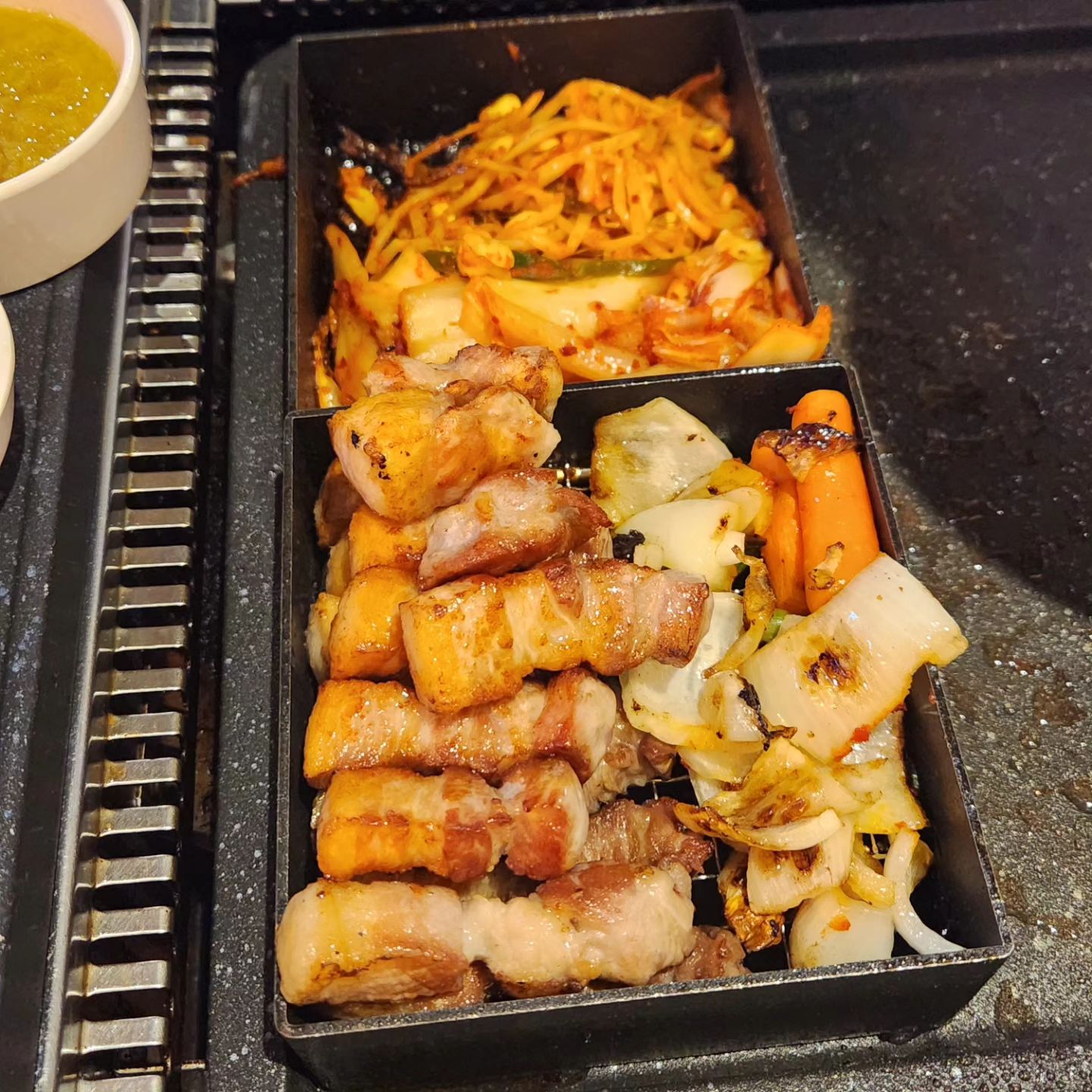 고기 먹방 냐냠냠
.
.
.
#쏘삼208수원역점#수원역삼겹살맛집 #삼겹살 #맛집 #구워주는삼겹살 #먹방 #돼지의길 #수원#선팔#맞팔#소통#좋반#좋아요