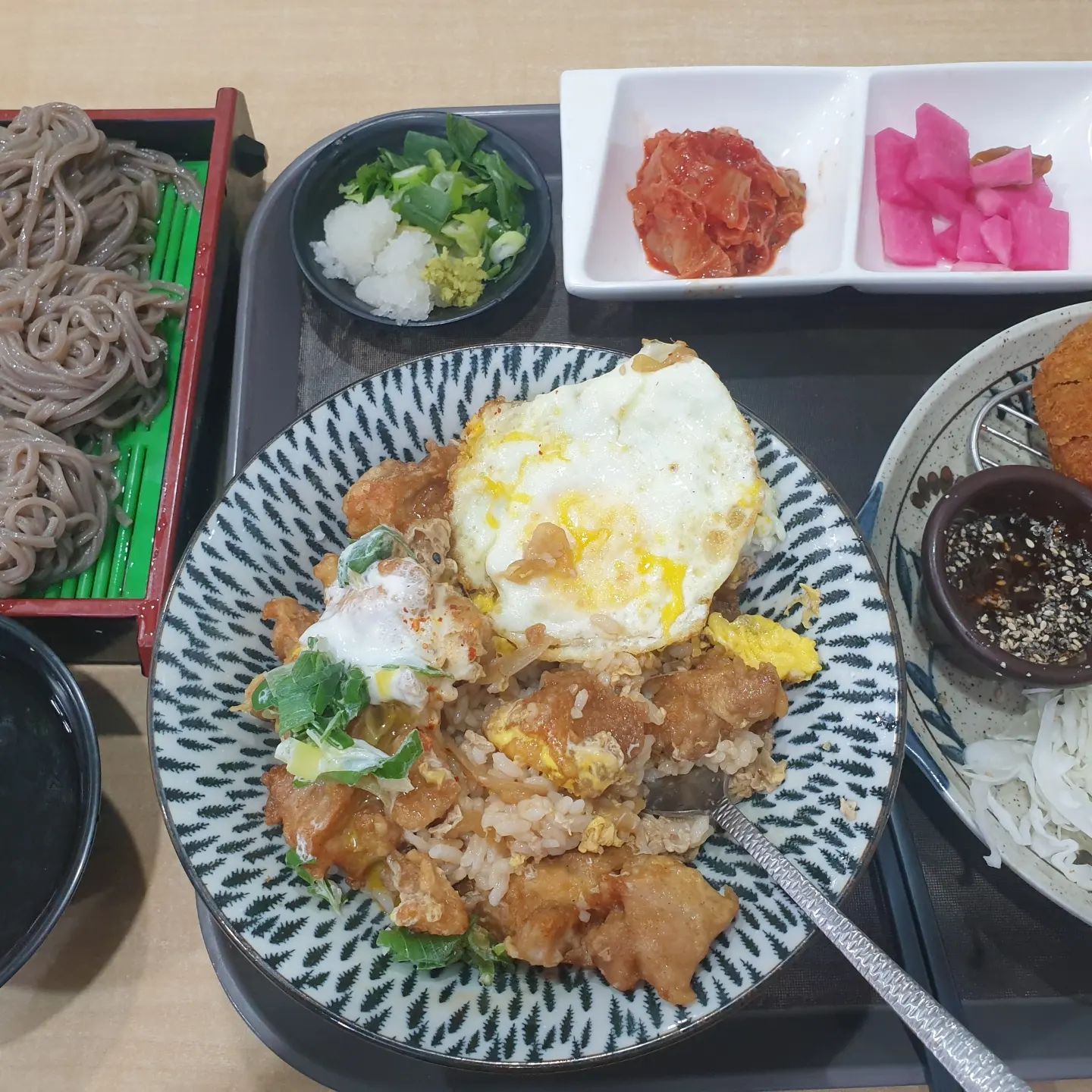 #협찬

대청 인근 맛집하면 역시 모리
김종민과 심현섭의 단골맛집
연예인 맛집인데는
다 이유가 있는듯
하나같이 맛있네요

가라아게동도
판모밀도
돈까스도

정통 일식 정말 제대로 만드는 이곳
대청 모리입니다.

#일원동맛집 #개포동맛집 #대청역맛집 #강남구맛집