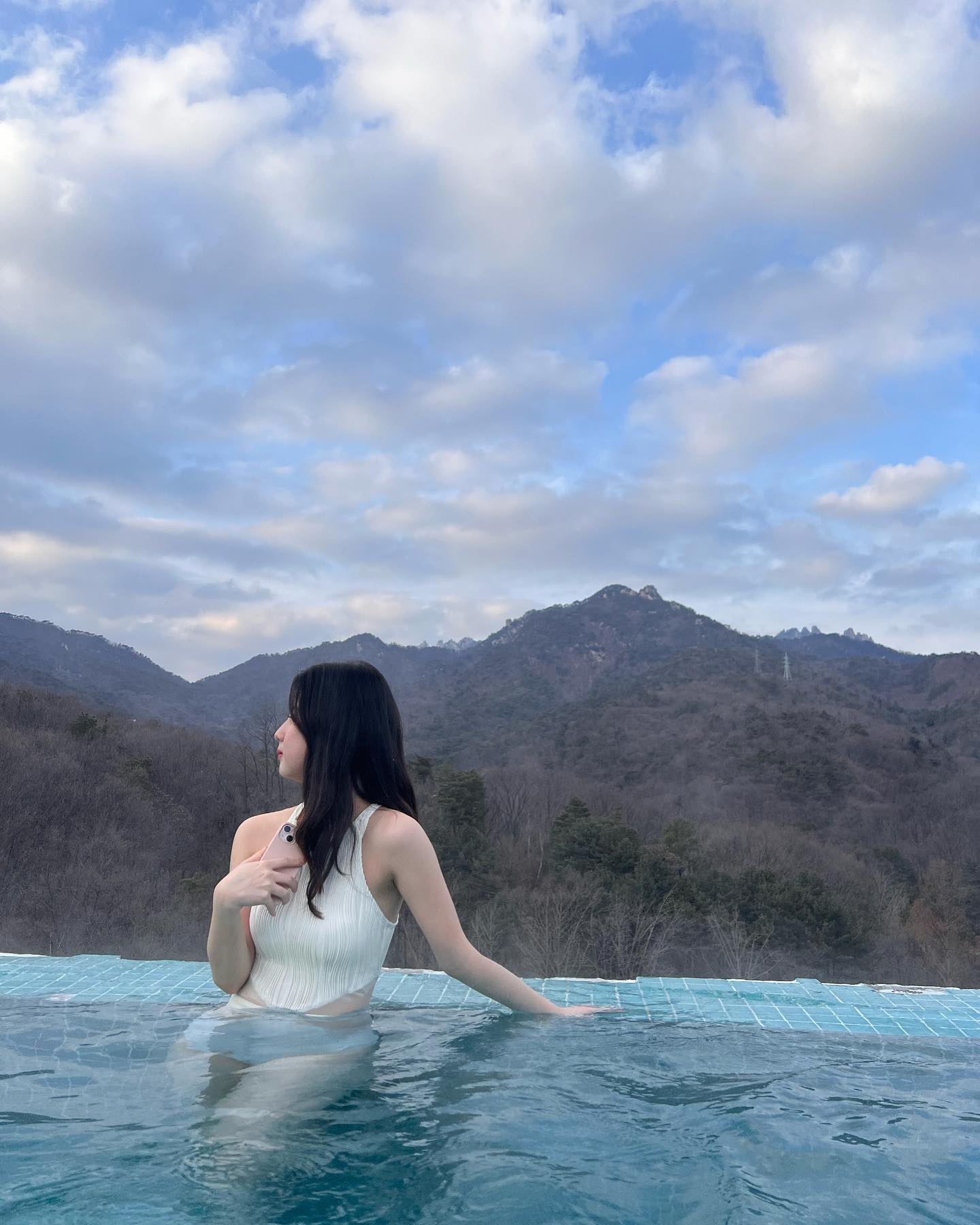 힐링🌿🏝️

#파라스파라서울 #파라스파라 #추억회상 #힐링여행 #healing #인피니티풀 

#일상 #셀스타그램 #셀카 #selfie #콜라보스토리 #햇빛맛집 #바캉스룩 #호캉스 #호캉스그램  #얼스타그램 #헬스타그램 #다이어터 #좋반 #좋아요반사