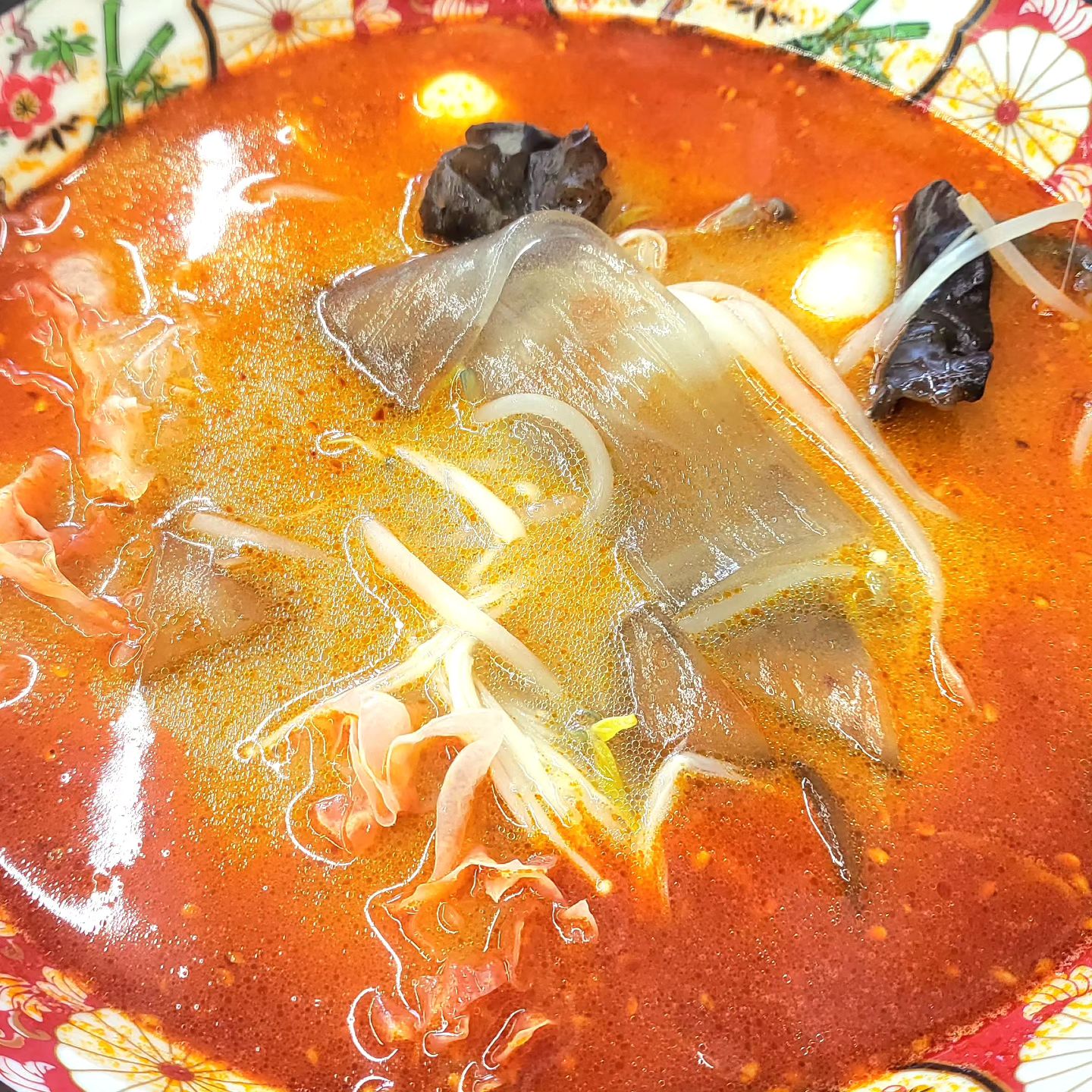 진짜로 제가 젤 좋아하는 음식 중에서 하나!!!
바로바로 마라탕!!!!
진짜 2단계에서 땅콩소스 많이 에다가 따로 달라고 해서 찍어서 먹으면 진짜 천국이에요!!
여러분들은 마라탕 좋아하시나여?
전 진짜진짜 완전완전 좋아해여!
아니 좋아하는걸 넘어서 사랑해요!!!

#음식스타그램 #마라탕스타그램 #마라탕 #음식 #냠냠