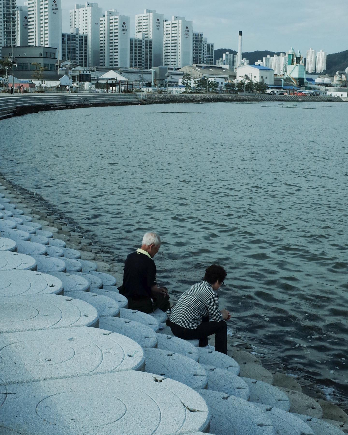 ⠀ 
⠀ 
리코로 담은 여름 바닷가
⠀
#ricoh #ricohgrii 
⠀