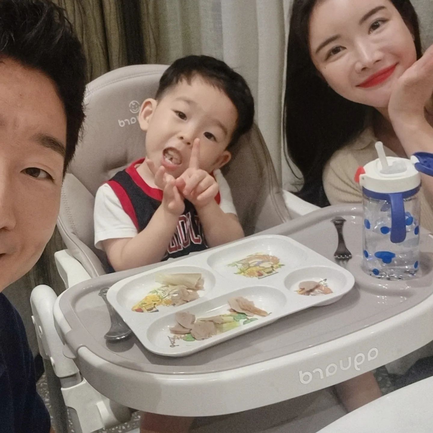 🎈
#주말요약 
남편 출장 가기전 #미리생일파티 🎂
진짜 오랜만에 #베이징덕맛집 방문🦆
.
#아기랑갈만한곳 으로 추천하는 #따뚱 
개별룸 + 요리 종류도 맛집 +와인 2병까지 #콜키지프리 🍷
(대리운전 혹은 대중교통, 택시 추천드려요)
.
인생 첫 #베이징덕 에 만족하신 그와
다른 요리류에 만족하신 나의 남편..환상의 조합이었네요❣️