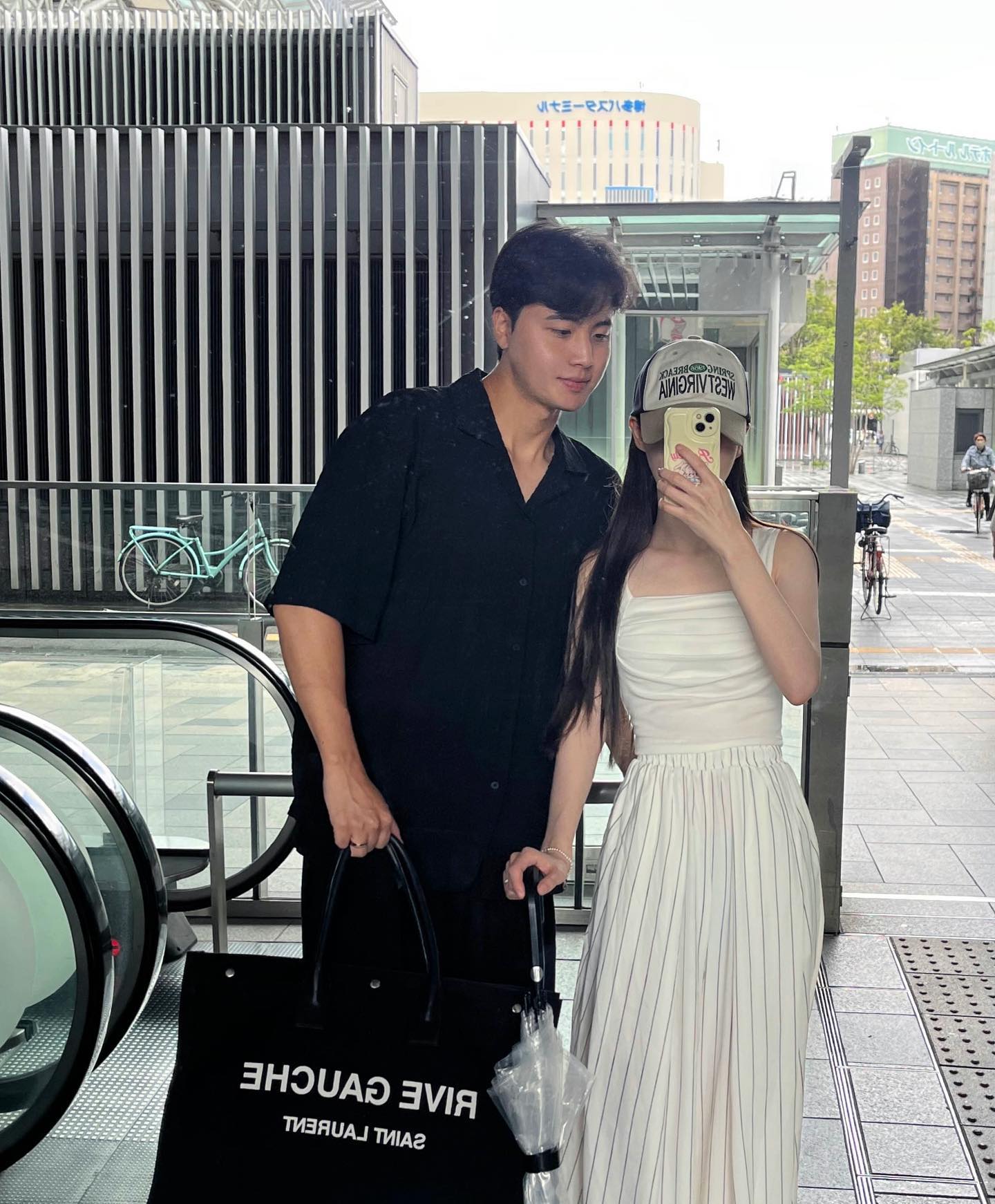 즉흥으로 가버린 ~ 일본여행인지 한국여행인지 모르겠는 여행 ㅋㅋ

태풍영향으로 바람불고 중간 중간 비가와서 결국 모자 쓰고 다닌게 좀 아쉽지만은 선선하니~~ 둘이 여유로웠던 후쿠오카💗

쇼핑은 한국에서 하고~
다음 해외는 휴양지로🤍

#후쿠오카 #후쿠오카여행 #일본여행