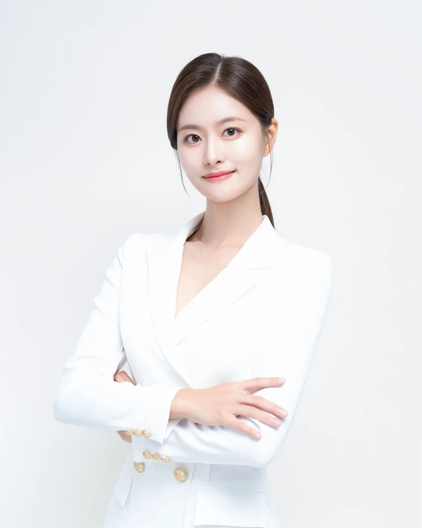 아나운서 프로필 찍으려고 헤메 받고 가신 고객님 촬영본이 나왔어용!!ㅎㅎ 차분과 상큼 사이라고 하셔서 최대한 맞춰서 해드렸는데 너무 예쁘심❤️