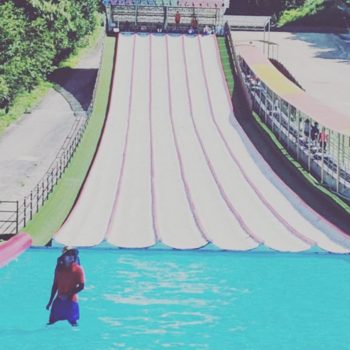 용인청소년수련원 수영장
사계절 썰매 
.
8살짜리 아들 혼자서 도전!!
몇번이나 타고 또타고
.
날씨 좋은날
사실은 너무 더워서 힘들었던 날
신나는 물놀이와 함께
.
.
#용인청소년수련원수영장 #사계절썰매 #튜브썰매 #무한반복 #신나는물놀이 #수영장 #여름스타그램 
#남매스타그램