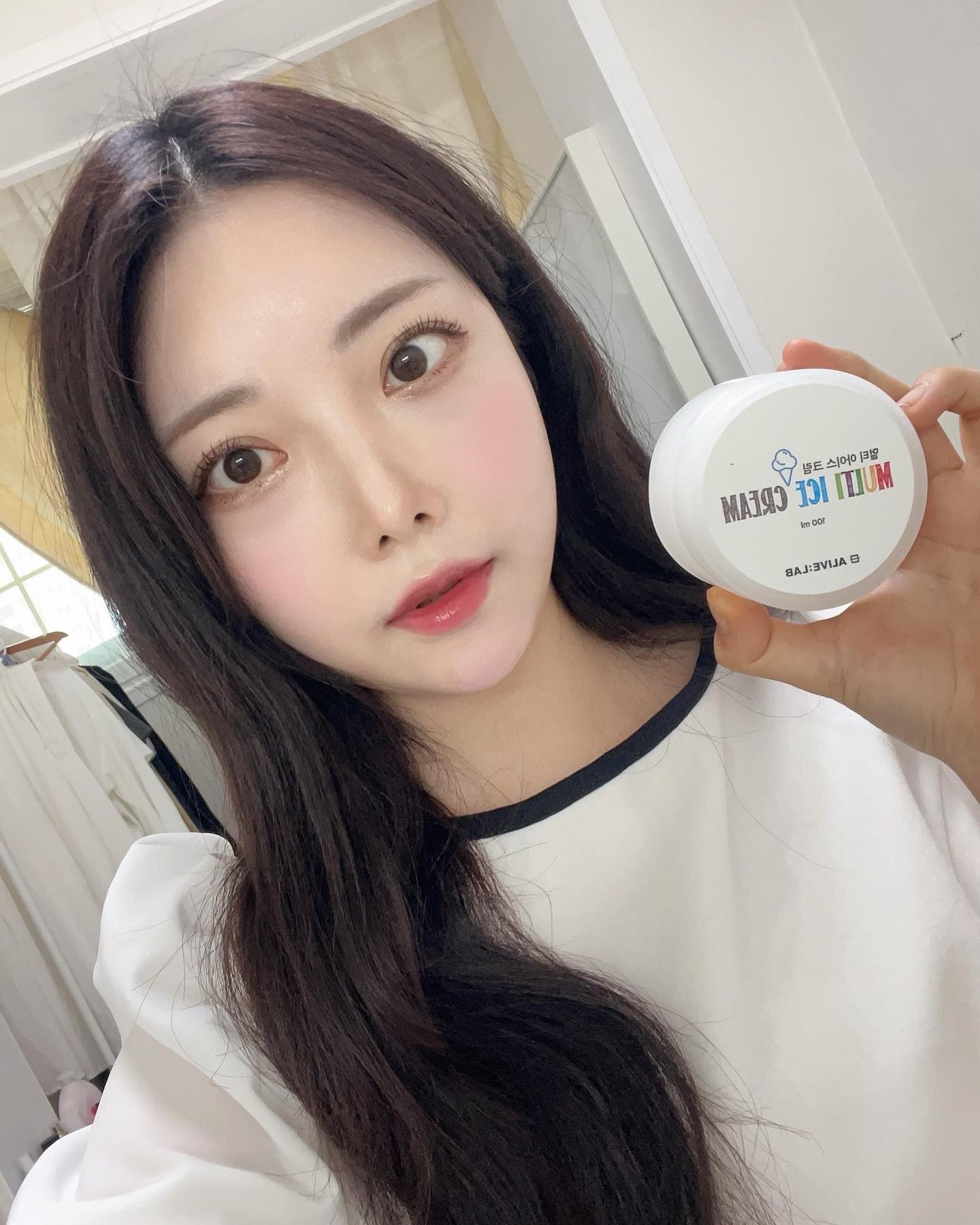 #협찬 #얼라이브랩
요즘처럼 피부 열감이 오르는 날에는 천연 빙하수로 만든 얼라이브랩 #멀티아이스크림 🍦
속건조도 잘 잡아주고 민감한 피부에도 좋았어요 💛 alive_lab