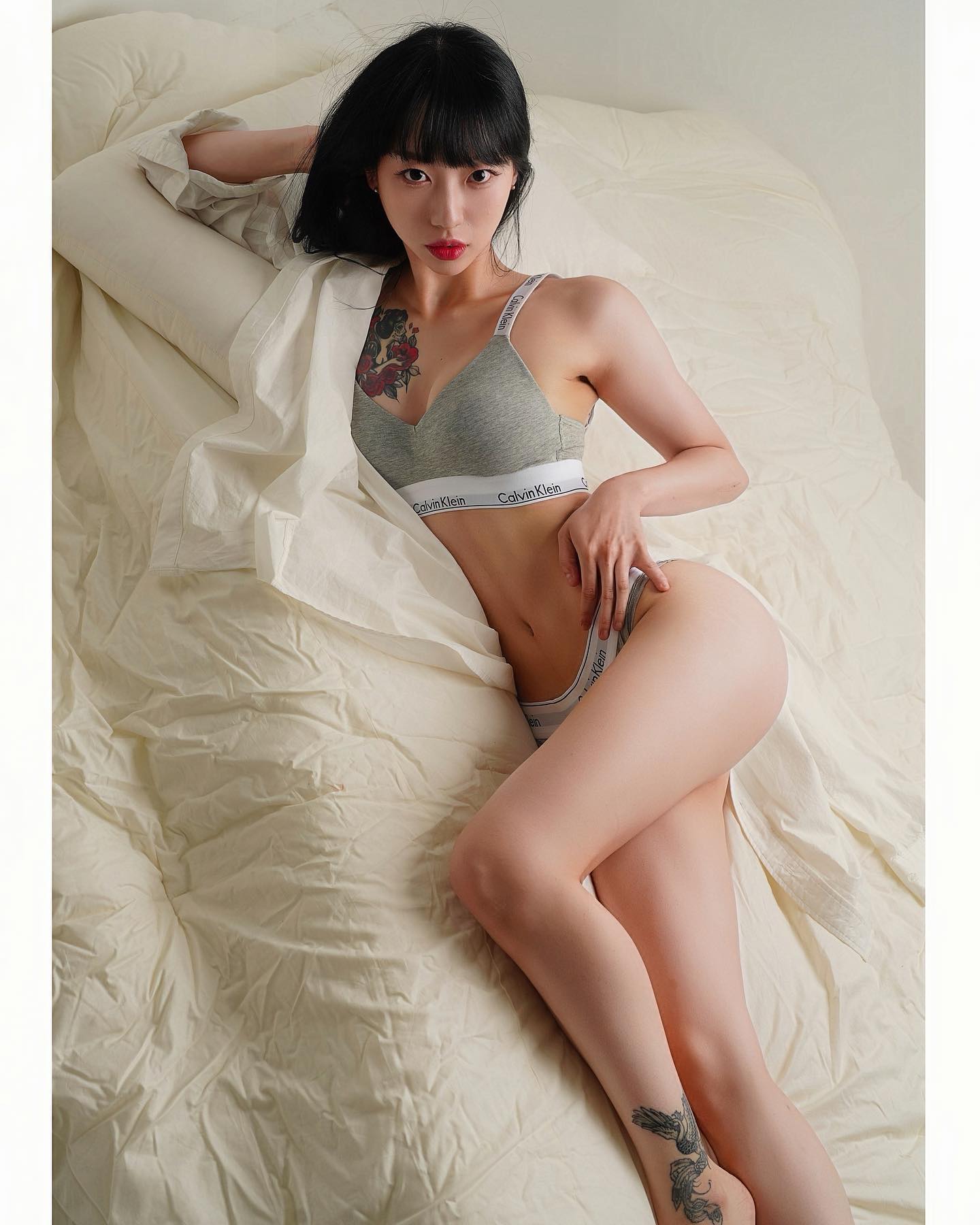 대충 남자친구 부르는 사진
-
-
-
-
(=대충 배 힘주고 ભુભુગ 올리고 숨참고 손가락 고정시키고 초점은 흔들리지않으며 카메라 쳐다보고 한쪽 팔로 버티며 어깨는 앞으로 넣고 승모는 내리고 몸은 더 꺾어주고 안힘든 척 하면서 찍은 사진)