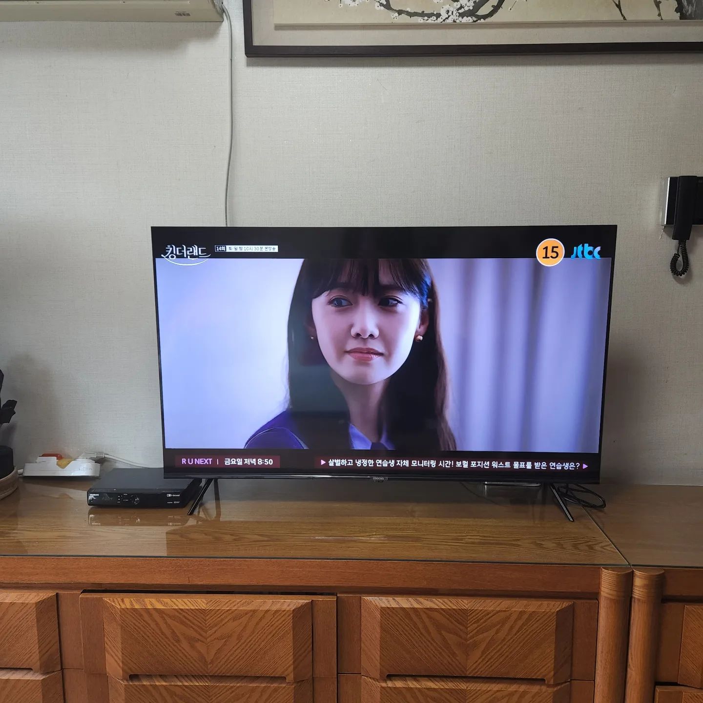 50인치 tv 찾다가 할머니댁 선물로 구매한 이스트라 쿠카 50인치 tv
화면도 선명하고 배송도 잘와서 구매 전 고민했던것보다 잘 사용 중!
#이스트라 #이스트라tv #안드로이드tv #스마트tv #50인치tv #가성비tv #집들이선물 #방꾸미기