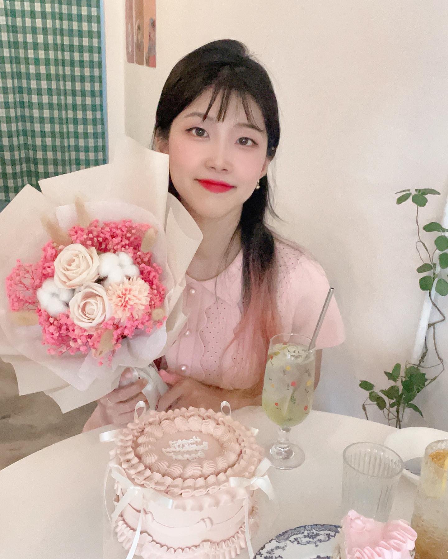 Thank you for coming all the way
to throw an early birthday party for me🥹
⠀
I'm so lucky to have you all🫶❤️
Best day ever!
⠀
⠀
⠀
⠀
#pjcafe #bff 
#birthdaycake 
#birthdayparty #bdaygirl