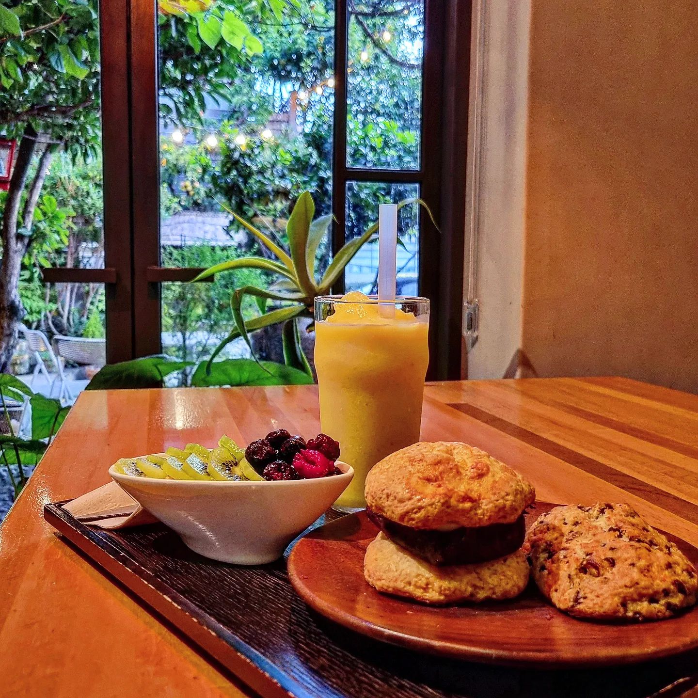 스콘 맛집 발견🥰🥰🥰🥰
우암동 도시숲 달빛마실로 마무리한 하루🌝🚶‍♀️

북항대교🌉 불 켜지면 너무 예쁠 장소

.
.
.
.
.

#그리다 #스콘맛집 #부경대카페 #부산카페 #부산스콘맛집 #부경대디저트 #호두초코스콘 #우암도시숲🌳 #우암동도시숲 #부산야경 #카페그램 #간식그램 #먹스타그램 #먹팔해요