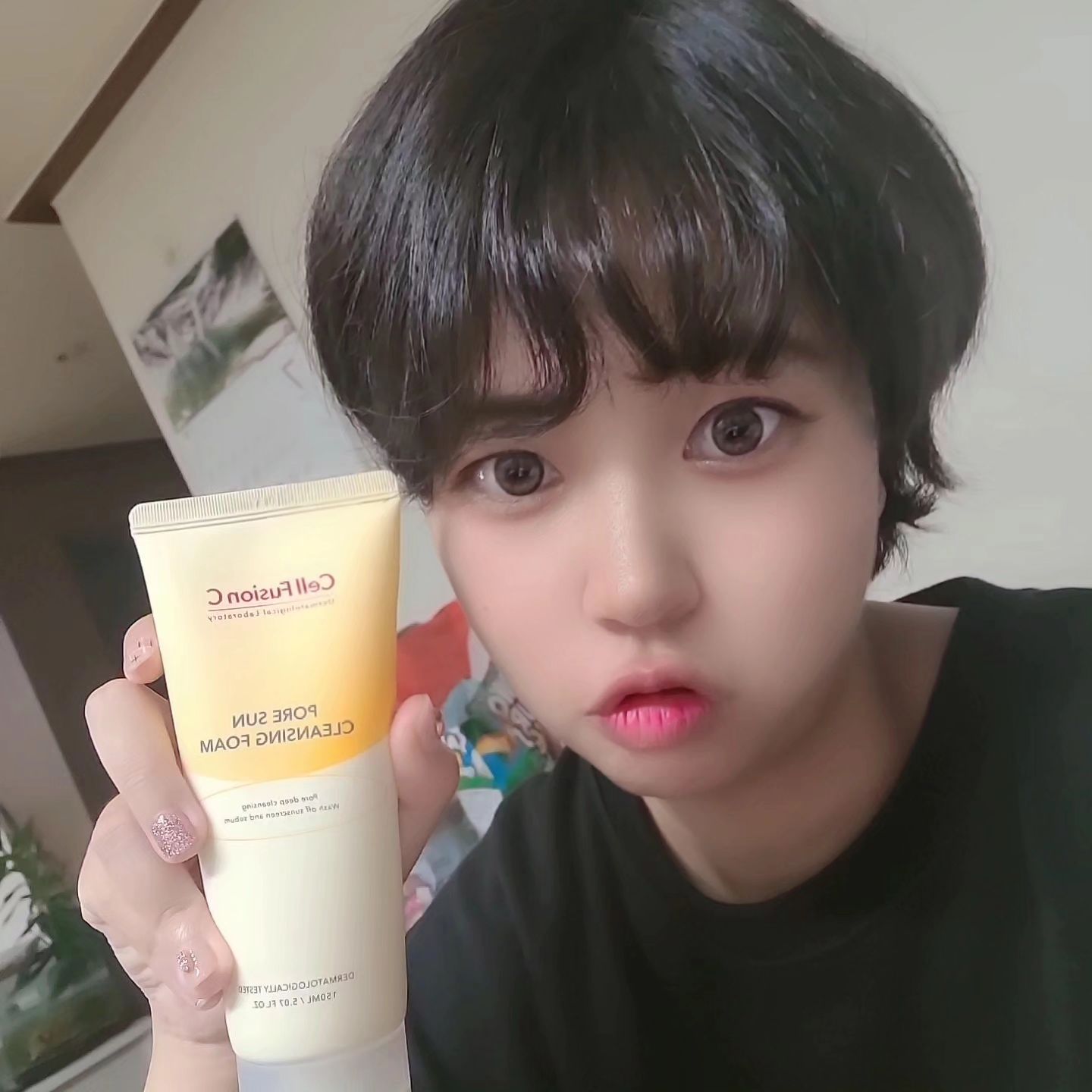 #협찬
셀퓨전씨 포어 썬 클렌징 폼

무더운 여름 뜨거운 햇살에 선크림은 늘 필수인데요 선크림은 잘 바르는 것만큼 잘 지우는 것도 중요하다는 것을 알고 계시나요?

화장과 마찬가지로 선크림은 일반 폼으로는 잘 지어지지 않는데요😭😭😭

이차세안 없이도 지우기 힘든 유기, 무기, 혼합, 크림, 스틱, 쿠션 등 선크림의 유형과 제형과 상관없이 깔끔하게 지워지고요🥰

선크림은 물론 숨은 모공 노폐물과 블랙, 화이트 헤드까지 말끔하게 딥 클렌징 할 수 있는 #셀퓨전씨 포어 썬 클렌징 폼 은 식물 유래 수딩 오일이 함유되어있어 딥 클렌징 제품임에도 불구하고 당김없이 피부를 편안하게 세안할 수 있는 착하디 착한 폼❣️

제가 직접 사용해보았는데요😊 세안을 할 때 거품이 쫀쫀하면서도 얼굴에 밀착이 잘되고 롤링이 부드럽게 잘 되었어요🥰❤️👍

세안 완료 후 얼마나 촉촉하고 부드럽든지👍
.
.
.
.
cellfusionc.official

#셀퓨전씨 #클렌징폼 #폼클렌징추천 #선크림세안 #블랙헤드클렌징폼 #이중세안 #선크림클렌징폼 #모공딥클렌징 #블랙헤드관리 #선케어클렌징 #클렌징폼추천 #딥클렌징 #클렌저추천 #선크림 #뷰티스타그램 #화장품추천 #스킨케어추천