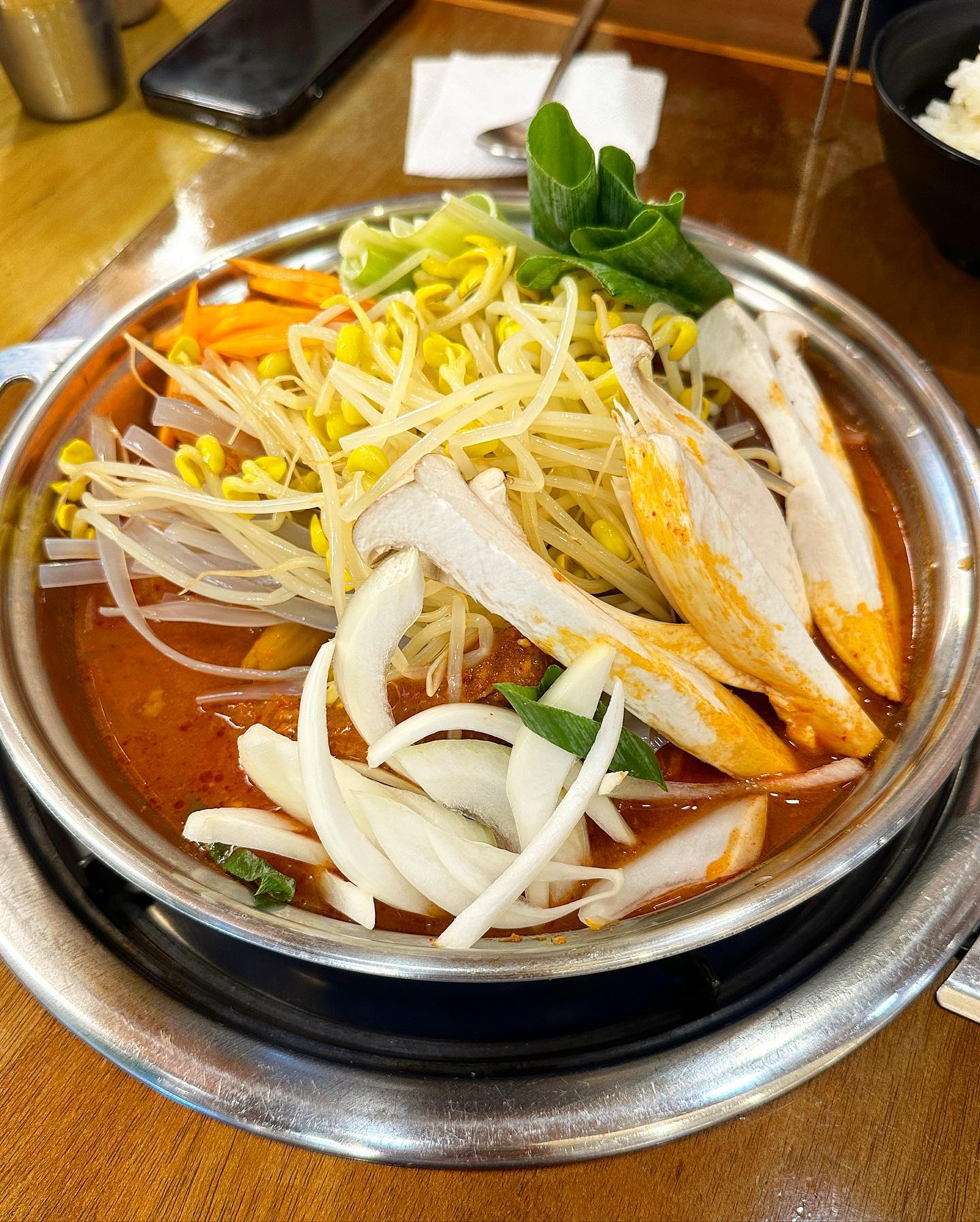 #협찬

야탑역 맛집 장독대에 다녀왔는데요~!
김찌치개, 김치찜 맛집포스가 폴폴 풍기더라구요🤗
저는 매운김치갈비찜 소자 주문해서 먹어봤는데 신라면 맵기로 딱 적당하고 밥에 김 싸서 김치랑 갈비 같이 먹으면 너무 맛있더라구요~! 👍💯
야탑역 장독대 추천합니다!

#협찬 #야탑역맛집 #야탑김치찌개맛집 #야탑삼겹살 #야탑점심 #야탑김치찜 #분당맛집 #분당김치찌개맛집 #분당김치찌개 #분당삼겹살맛집 #장독대김치찌개 #야탑장독대 #청담동장독대김치찌개