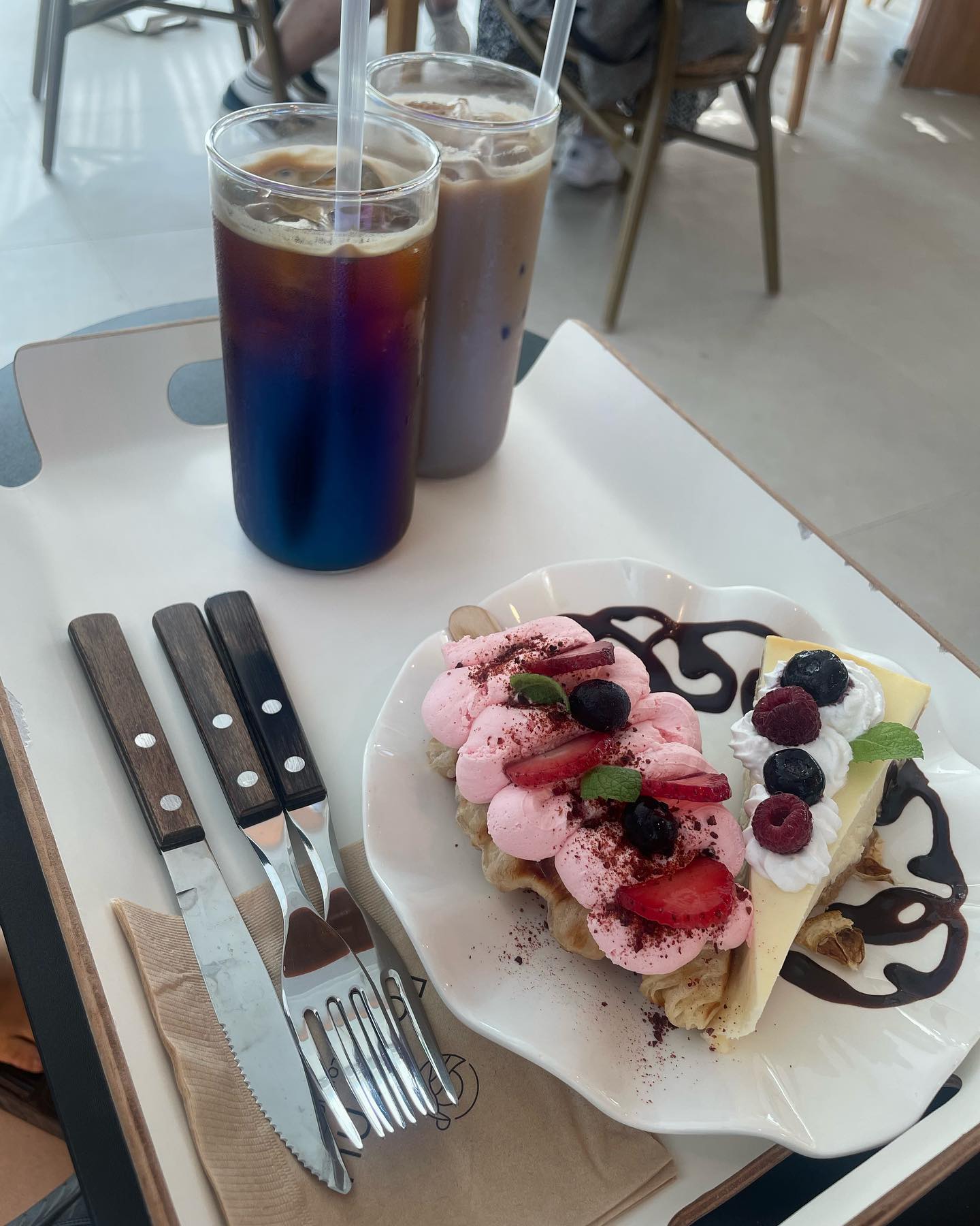#태안카페 #포리유 #카페스타그램☕️ 
이국적인 느낌! 
넘 좋잖아ㅠㅠ 
담에 어디 갈까나?!
#일상기록 
jun_94_daily