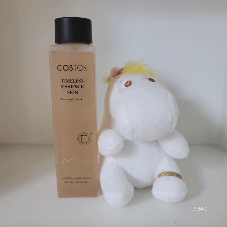#협찬

🤍코스톡 타임리스 
에센스스킨 200ml
[뷰드름인씨 PICK]
costok_official 

🤍요즘 여름철에 젤 잘쓰고있는
요 스킨은 미백, 
주름 개선 2중 기능성 제품이에요

🤍끈적이는걸 싫어하는데
사르륵 흡수도 빠를뿐만 아니라,
6중 히알루론산 성분에도 주목해야하는데요
매일 에센스를 발라주면
피부장벽이 더욱 탄탄해지는거 같아요
저처럼 민감한 피부도 무리없이
사용할수있는 전성분 EWG 그린등급
제품이며 무향료 제품이랍니다
 

구매처:  https://www.oliveyoung.co.kr/store/goods/getGoodsDetail.do?goodsNo=A000000178514

#코스톡 #costok #토너추천 #스킨토너 #스킨 #히알루론산 #올리브영