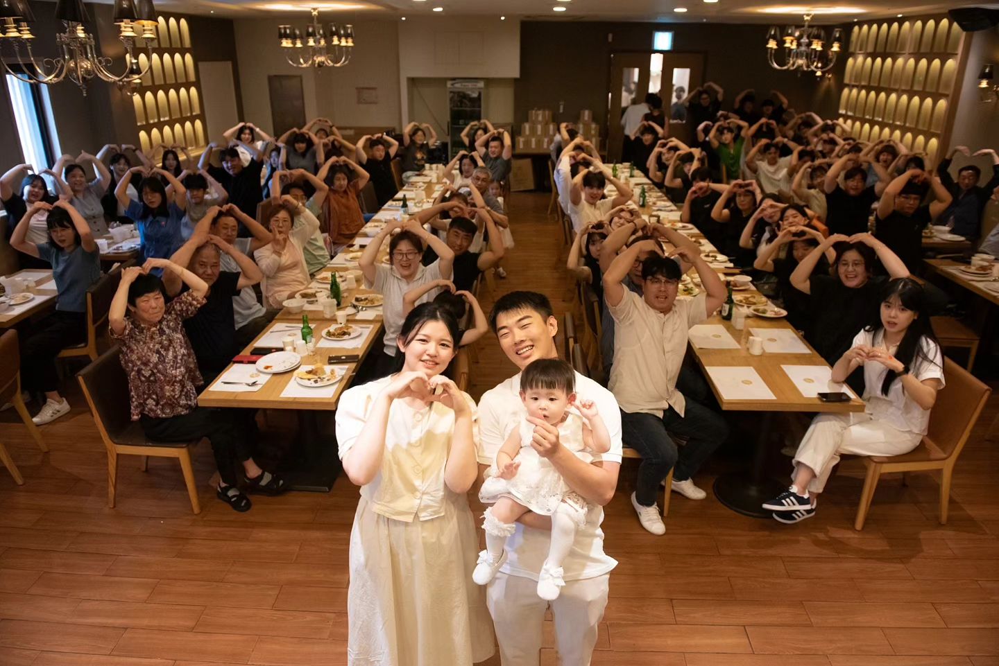 돌잔치 와주신 모든분들 감사합니다❤️

다시한번 생일 축하해 꽁주👶

80명 예상했는데 96명이나 와주셔서 너무 감사했던 하루
윤슬이 건강하고 밝고 예쁜아이로 키울게요!

#태그최대한많이걸어보기 😆