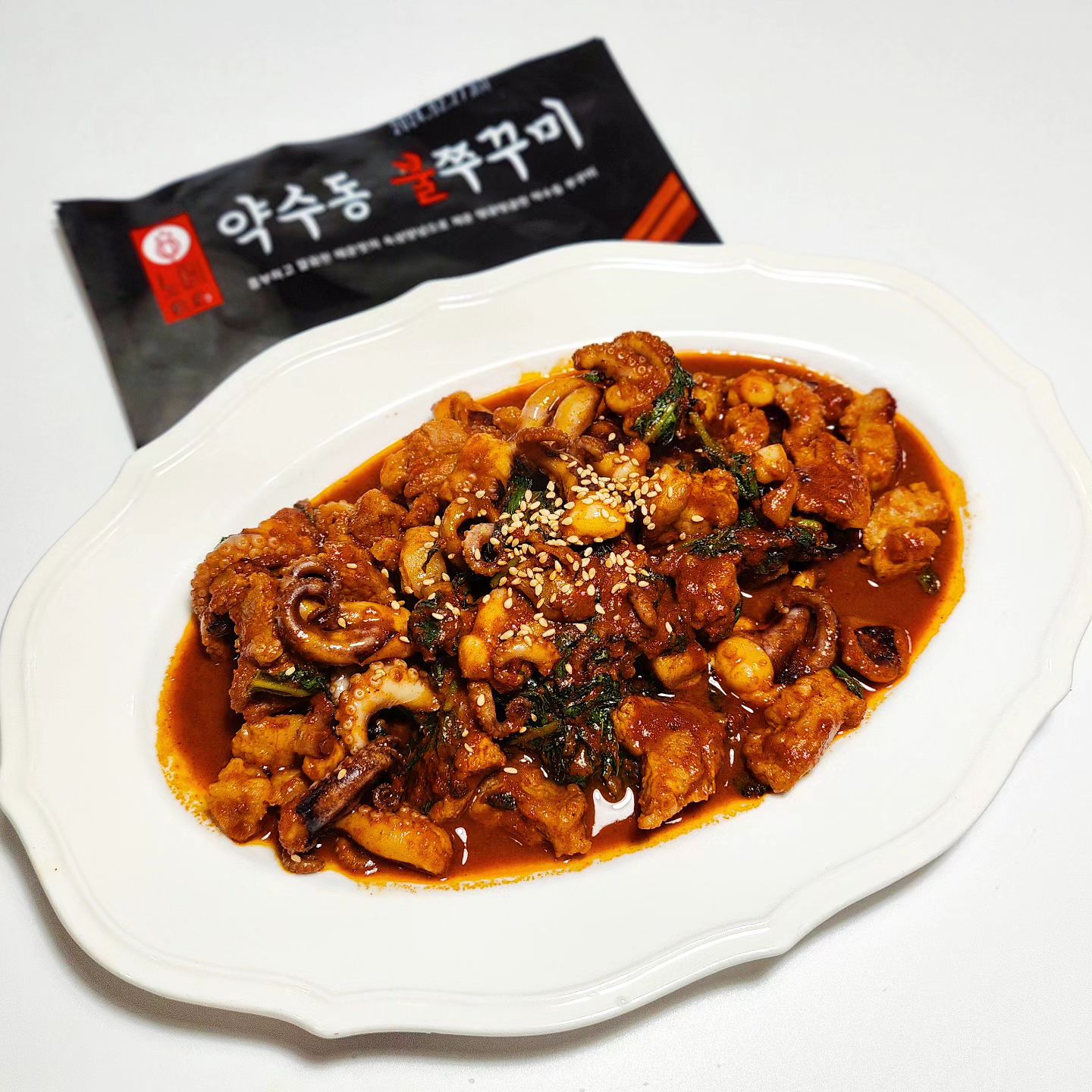 #협찬⠀
➡️ 상품명: 약수동 쭈꾸미볶음
➡️ 별점: ★★★★★
➡️ 판매처: 노메푸드
➡️ 가격: 8,900원
➡️ 맛
✔ 노메푸드의 약수동 쭈꾸미볶음은 한 번 먹어보면 멈출 수 없는 중독적인 쭈꾸미볶음으로 프리미엄 등급의 태국산 원물만을 사용해 쭈꾸미의 사이즈가 크고 탱글탱글한 식감이 인상적입니다.
✔️ 양념에 잘 재운 쭈꾸미를 후라이팬에 익히기만 하면 되기 때문에 번거로움 없이 간편하게 불쭈꾸미볶음을 드실 수 있습니다.
✔️해썹 인증시설에서 고품질 쭈꾸미 만을 사용해 만든 쭈꾸미 볶음을 집에서도 간편하게 드시고 싶으시다면 노메푸드에서 구매해 보시기 바랍니다.
⠀
#노메푸드 #노메메로구이 #약수동쭈구미 #노메쭈꾸미 #노메메로 #불쭈꾸미 #쭈꾸미볶음양념 #주꾸미 #쭈꾸미볶음 #쭈꾸미밀키트 #주꾸미볶음 #쭈꾸미볶음만들기 #매운쭈꾸미볶음 #쭈꾸미볶음밀키트 #양념쭈꾸미 #밀키트추천 #간편식 #노메푸드#맛스타그램 #맛집 #맛집추천 #먹스타그램 #먹팔 #선팔 #맞팔 #먹스타#소통 #일상