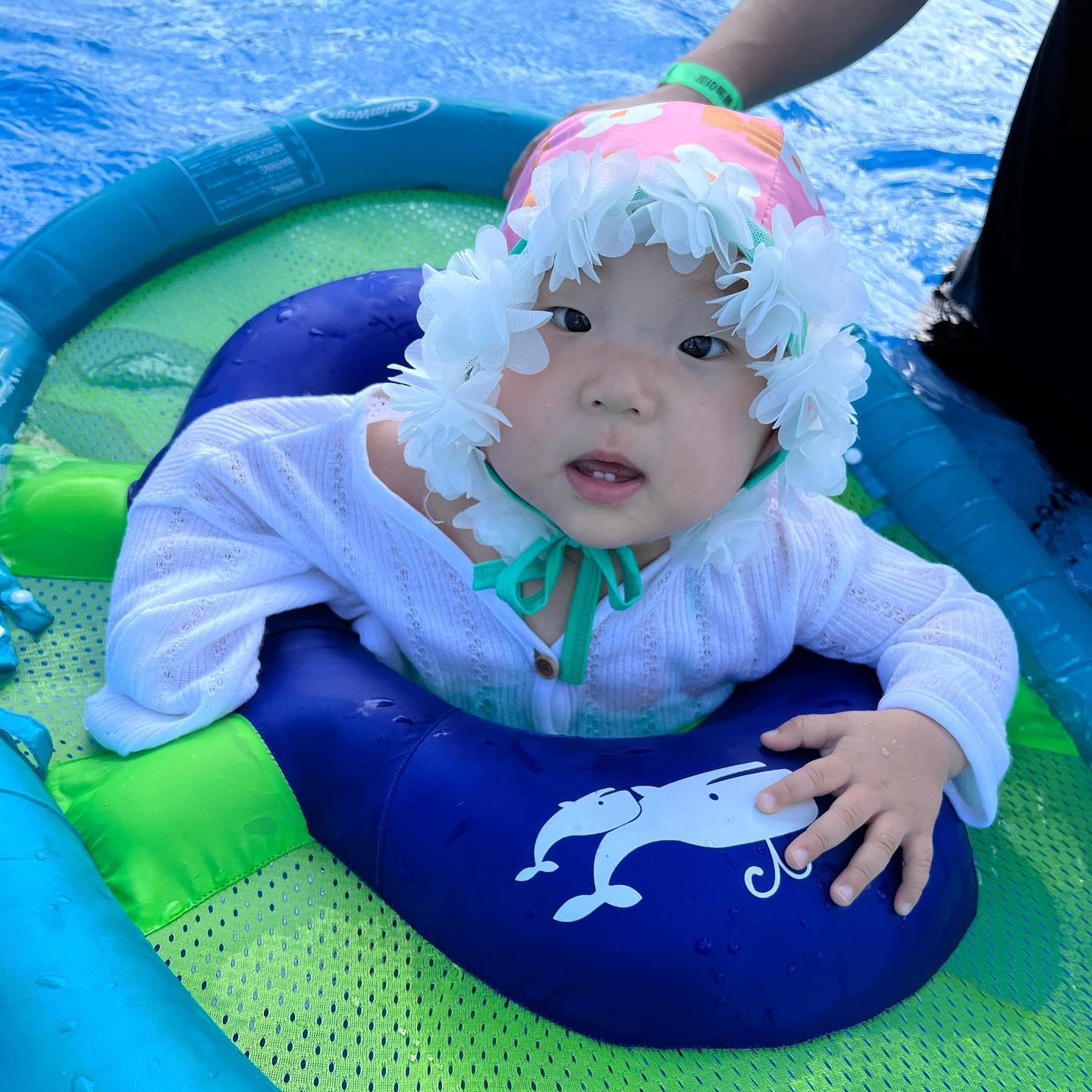 #안동강변물놀이장 #아이랑가볼만한곳 
🩵
교회에서 여름성경학교!
근처 물놀이장에서 물놀이 한판!
언니들이 많아서
라엘이 완전 신났다!🥰
덕분에 엄마빠는 편함! ㅎㅎ
물놀이로 빠른 취침!😁

#여름물놀이 #아기수영복 #아기튜브