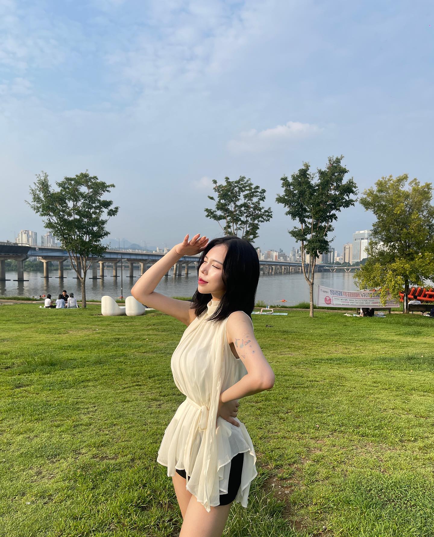 한강은 낭만이였다🥹.. 

#서울 #여의나루한강공원 #여의도 #한강 #일상기록 #맛집 #selfie