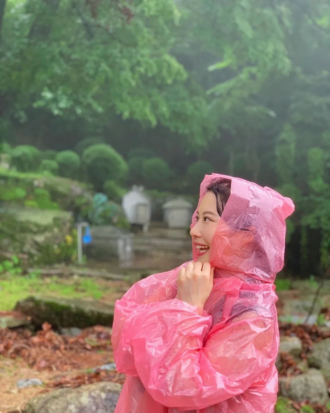 첫 #우중산행 #1일2산 ⛰️🌧
#감악산 #백운산 

1일3산이 목표였지만 하늘에 구멍뚫린듯 쏟아지는 비때메 하나는 포기했다ㅠㅠ

_

분명 올라갈때만해도 안왔었는데 하산하니까 쏟아지는 비.. 그래두 안전완산!

이날 #블랙야크100대명산 10좌달성🧚‍♀️👍
#왕뿌듯 ㅎㅎ 10좌뱃지감사합니당!!

_

:: 1산 감악산
백련사 - 감악산 정상 - 하산

:: 2산 백운산
문희마을 - 백운산 정상 - 하산

:: 총 4시간

_
_
_
#일상 #비오는날 #등산 #등산스타그램 #셀피 #daily #mountains #rainyday #instagood #photooftheday #💚