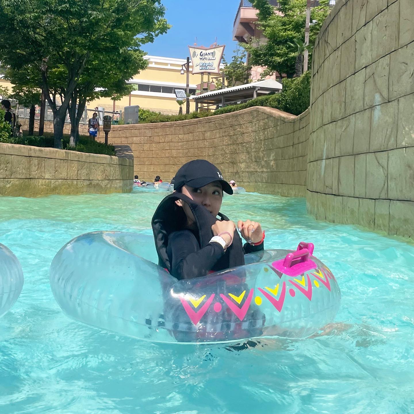 둥실등ㅇ실 두둥실 〰️〰️〰️🌊
아주 신나지요 🫶🏻