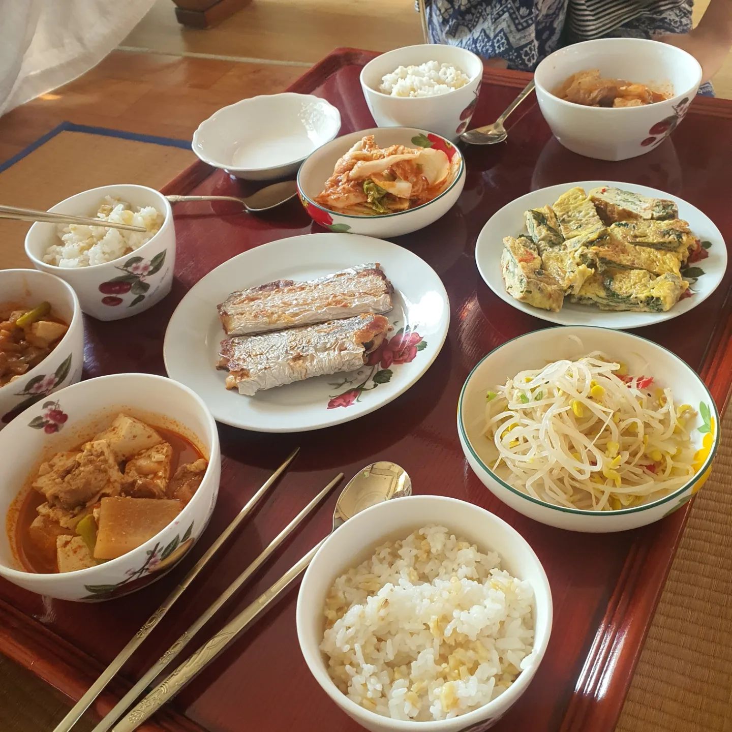 아침 7시
.
입벌려 아침 들어간다