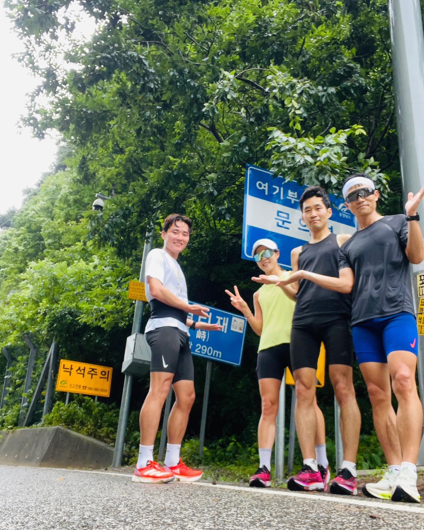 #광고 
매일하는 운동이지만 올해 뜨겁고 더운 여름이었다 매번 운동하면서 썬크림을 달고 사는데도 불구하고 내 피부는 노화가 지속…
.
.
.
 #프로텍트올인원썬스킨  완전 바르기 편하고 남성 노화 원인 6가지를 잡아 준다고 하길래 한달 써보니 진심 피부가 좋아졌다👍
.
.
주근깨는 물론 매번 까맣게 탄 모습이었는데 와이프도 얼굴색이 좋아졌다고 칭찬🥰
나 처럼 운동을 좋아하거나 야외활동 많이 하시는 분들은 씻고 나가기 전에 스킨처럼 발라도👍
20대, 30대부터 관리해야되요…
한방에 갑니다 피부😤
.
.
마라톤 운동하는 친구들이게도 추천해줘야지🏃🏻‍♂️
.
#프로텍트올인원 #썬스킨 #피반령 #춘천마라톤 준비하자🏃🏻‍♂️
#충북사랑 #오창호수공원