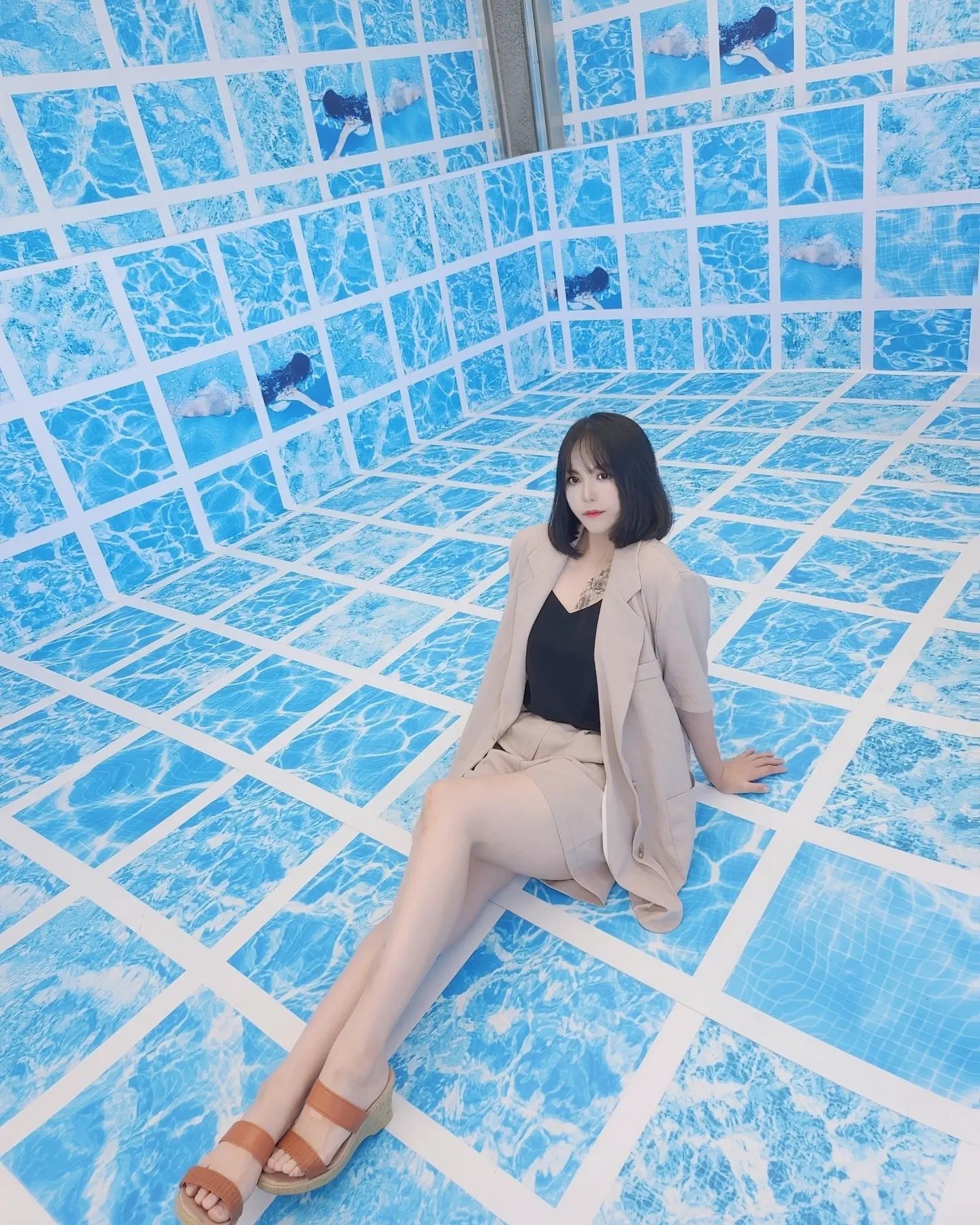 #부산 #부산여행 

전시회에서 찍은 사진><
요새 여기가 유명하다면서요?
저도 찍어봤어요♥️♥️

#데이비드호크니 #전시회 #부산맛집 #부산카페 #전신 #셀피 #f4f #선팔 #맞팔 #좋아요