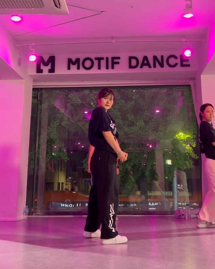 Be Honest 🖤

-
오랜만에 쩡민언니 수업 역시적시 짱이에오✨💘🫶🏻
C cna_jm 
S jorjasmith_ 
P motifdance