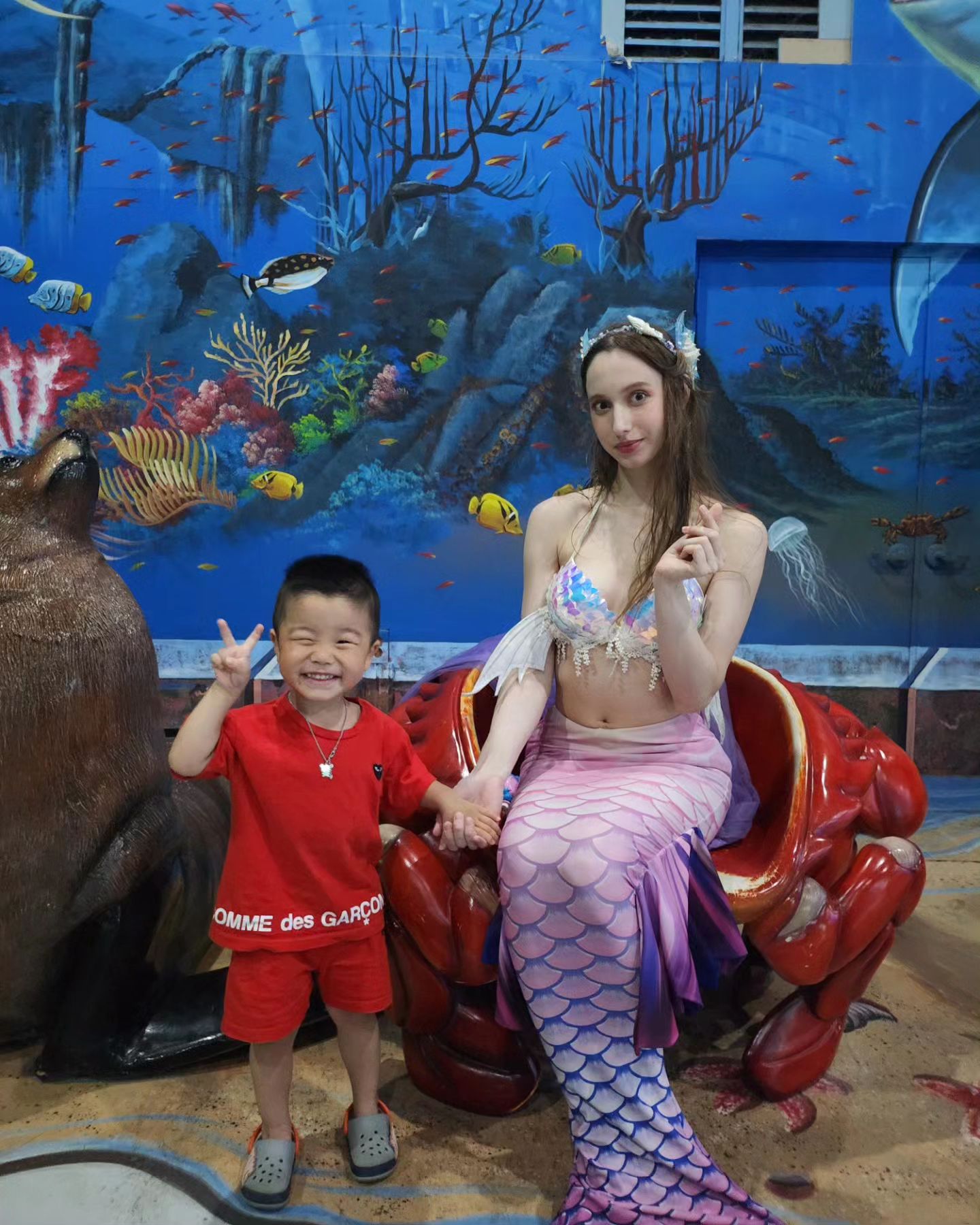 너도 남자였어 남자야.....ㅋㅋ

부천 플레이아쿠아리움  이럴거면 연간회원권 
끊을걸.... 

갈때가 없으면 아쿠아리움  물고기 좋아하는 아들이라 다행이지만 안아줘에 시달리는 엄빠
