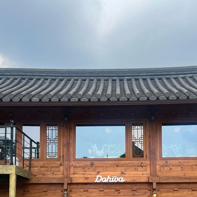이재준 on Instagram: "#협찬 #행궁동 #카페도화 ✔️오전 7시부터 밤 11시까지 긴 시간 운영. ✔️ 경기 수원시 팔달구 정조로 887 카페도화 행궁동에 위치한 카페도화에 갔다왔습니다. 다양한 커