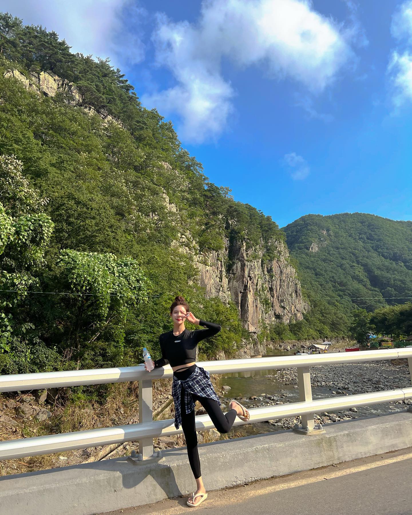 더 타면 안돼 룩 🐠🫧🫧🫧 
서랍장 저 어디에서 한참 뒤져 찾은
100번 호캉스 보다 행복한 23년 여름 🤍