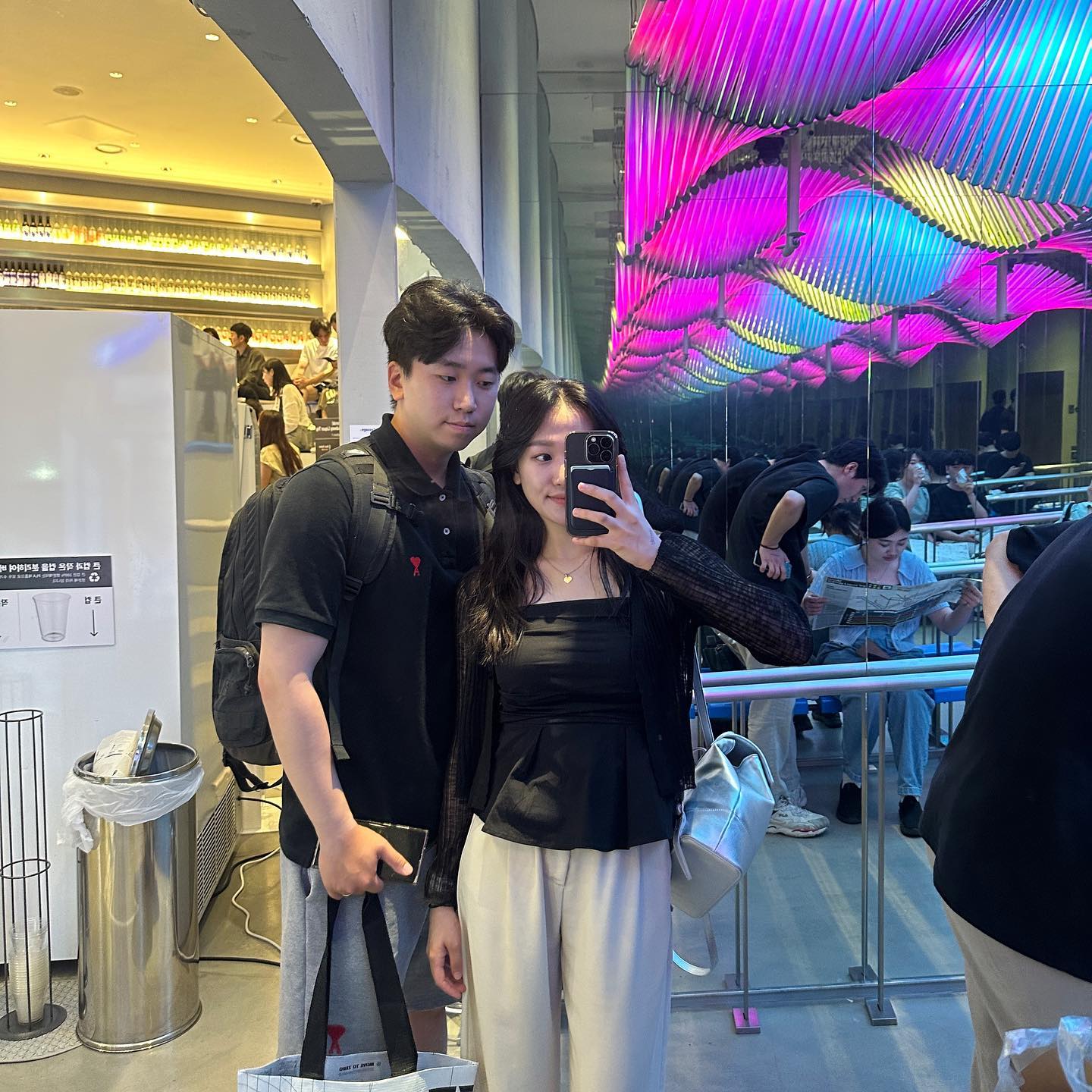 추억+1💗 맨날 놀고싶어!!!!!

나 너 양말 짝짝이인줄 알고 식겁했자나..😝🤣
ㅋㅋㅋㅋ푸헤헹 알고보니 접혀있었음ㅎㅎ🧦
#인간아미 #ami #서울 #홍대 #마포 #뉴진스말고지진스