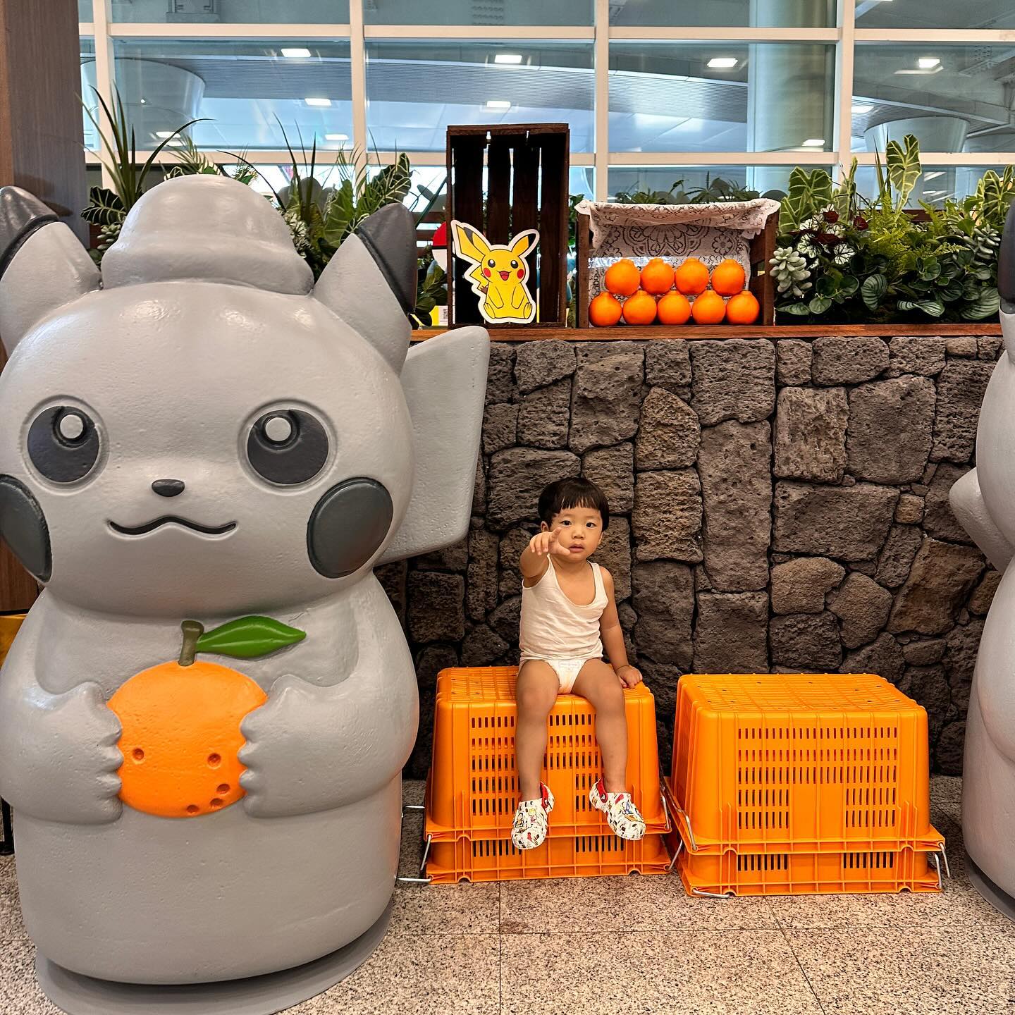 🩵
2023 여름 우리의 제주 1
⠀
요약:
장염으로 고생한 사랑하라
출발 전 토한 하라는 나시와 기저귀 차림으로 도착😢
발 들여놓는 순간부터 벅찼던 수련원
우리만 오기 아까웠던 카페
눈부시게 예뻤던 금능해변
모든 게 감사했던 제주 첫날 🩵
⠀
p.s. 더 보기는 Threads💫
⠀
⠀
⠀
#웨이브처치
#제주도선교
#230731
wavechurch.kr 
⠀
⠀