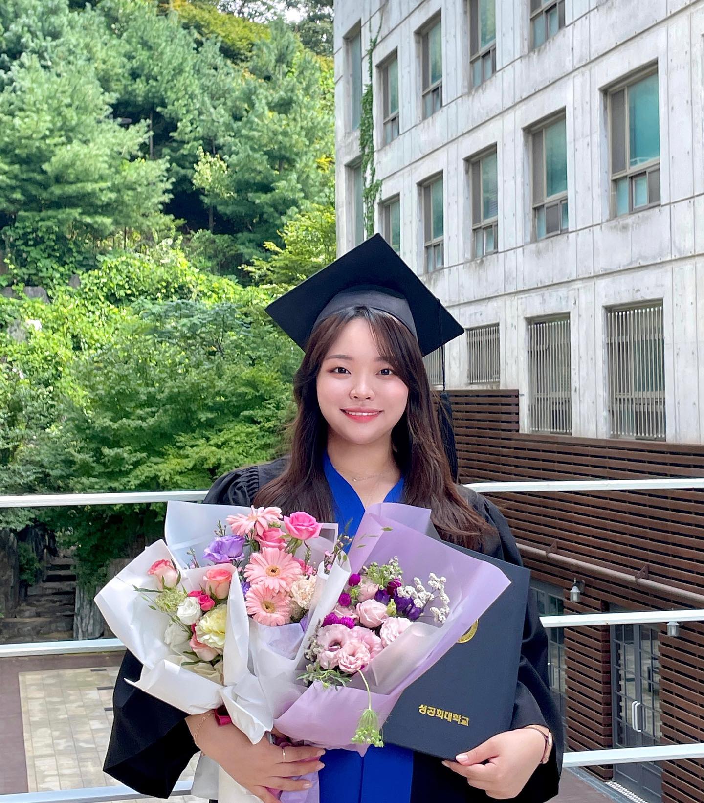 졸업했어요👩🏻‍🎓✨

나는야 척척학사🎓 회대 안녕~
축하해주신 분들 정말 감사해요🩷