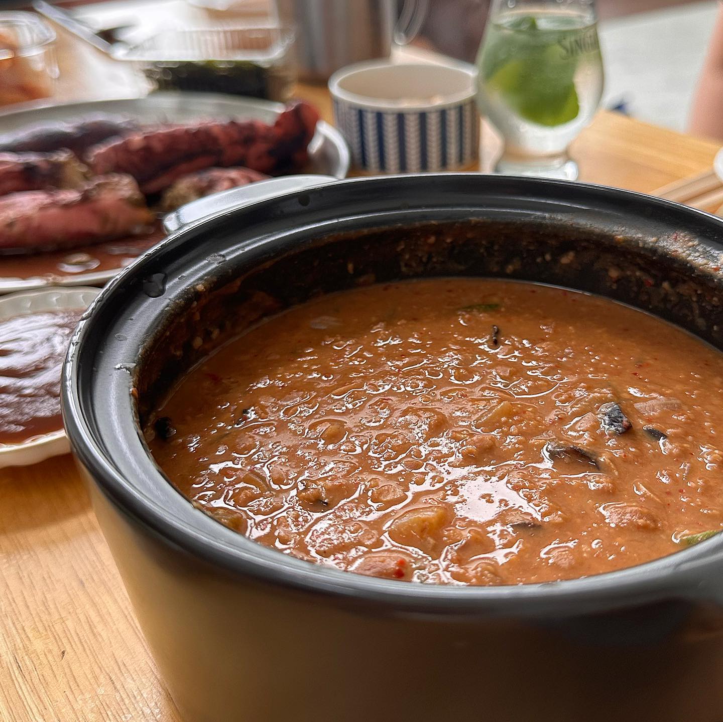 너무나 푸짐하고 맛있는 집밥이었다👍🏼
찐한 청국장에 꼬소한 내장가득 총알오징어,
오이지, 스팸, 돈까스, 김, 김치까지 배터지는 집밥🥰
어쩔수없이 아침부터 술마심..(?)

#총알오징어 #청국장 #집밥 #한식 #오징어찜 #집밥메뉴 #주말밥상 #밥상 #홈쿡 #요리 #요리그램 #요리스타그램 #낮술메뉴 #낮술 #밥 #밥스타그램