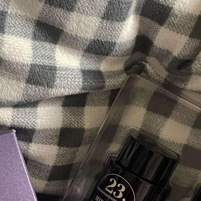 하나 HANA on Instagram: "#협찬 @pongdang_official 퐁당 미드나잇 멜라 리셋 비타23 . 잡티에 효과 봤던 비타민 세럼🧸 며칠 사용하고 관리 받으러 갔는데 전보다 피부 좋아졌다고,,🫶🏻 -하루 3방울,