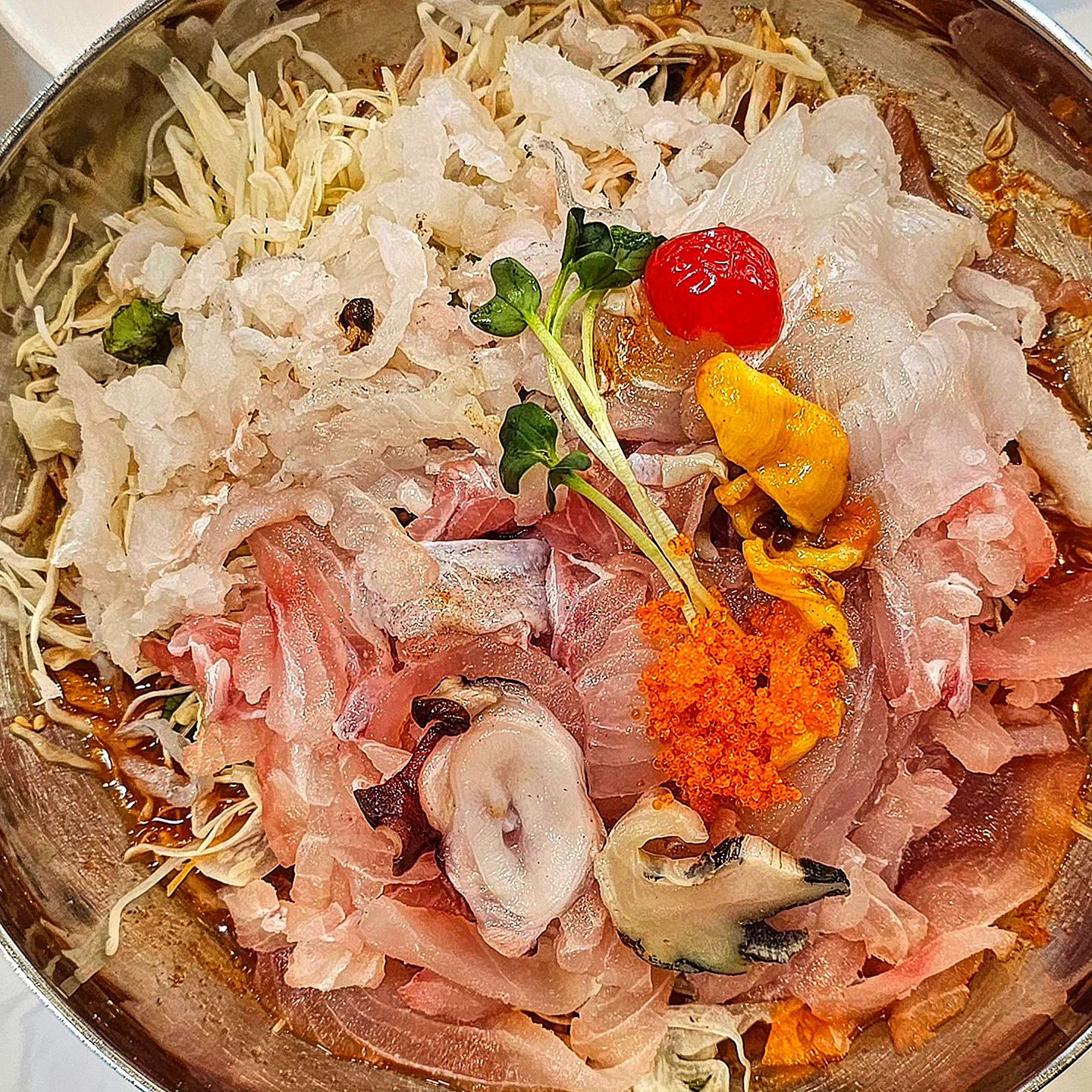 그릇 안에 바다

여름 물회 = 🌊

#먹스타그램 #맛집