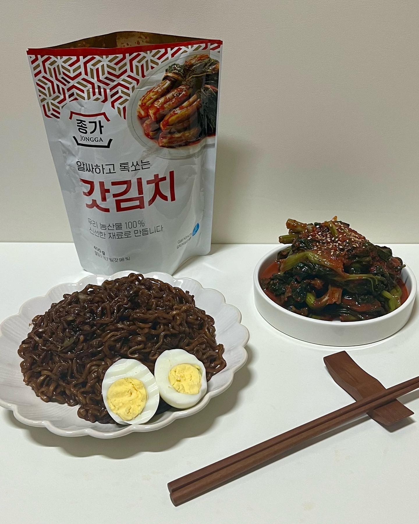 #협찬 #종가갓김치
⠀⠀⠀⠀⠀⠀⠀⠀⠀⠀⠀⠀⠀
대한민국 대표 김치전문브랜드 '종가집'이 '종가'로 리브랜딩되었어요〰️22년 10월에 종가로 리브랜딩 되어, 패키지도 종가 브랜드 패턴을 담아 예쁘게 변경되었다고하네요🙂 
⠀⠀⠀⠀⠀⠀⠀⠀⠀⠀⠀⠀⠀⠀
종가의 갓김치는 갓 특유의 알싸하고 톡쏘는 맛이 잘 살아있어 입맛 돋우는 별미 반찬이었어요ᵎᵎ 
정성담아 기른 100% 우리 농산물로 만들어 안심하고 먹을 수 있다는 거 👍 종가 비법 양념으로 담가 더욱 깊은 풍미와 알싸한 갓 특유의 맛이 잘 살아있는 종가 갓김치는 짜장라면이랑 후루룩 감아 맛있게 먹어보았습니다☺️ 자칫 물릴 수 있는 짜장라면을 마지막 한 젓가락까지 맛있게 먹을 수 있게 만들어줬어요😆 
⠀⠀⠀⠀⠀⠀⠀⠀⠀⠀⠀⠀
종가의 아삭알싸한 매력적인 갓김치 구매는 👉
https://www.coupang.com/vp/products/7194045158?itemId=18169927464&vendorItemId=85319346393&q=%EA%B0%93%EA%B9%80%EC%B9%98+400g&itemsCount=36&searchId=931cb74a7a8d45a6a54bb3d3ec0858a4&rank=9&isAddedCart=

jongga.officia

 #대한민국대표김치 #대한민국1등김치 #글로벌김치  #종가집리브랜딩 #종가 #갓김치 #종가김치 #김치 #김치주문 #김치추천 #맛있는김치 #kfood #kimchi #jongga #갓김치볶음밥 #갓김치요리 #먹스타그램 #야식