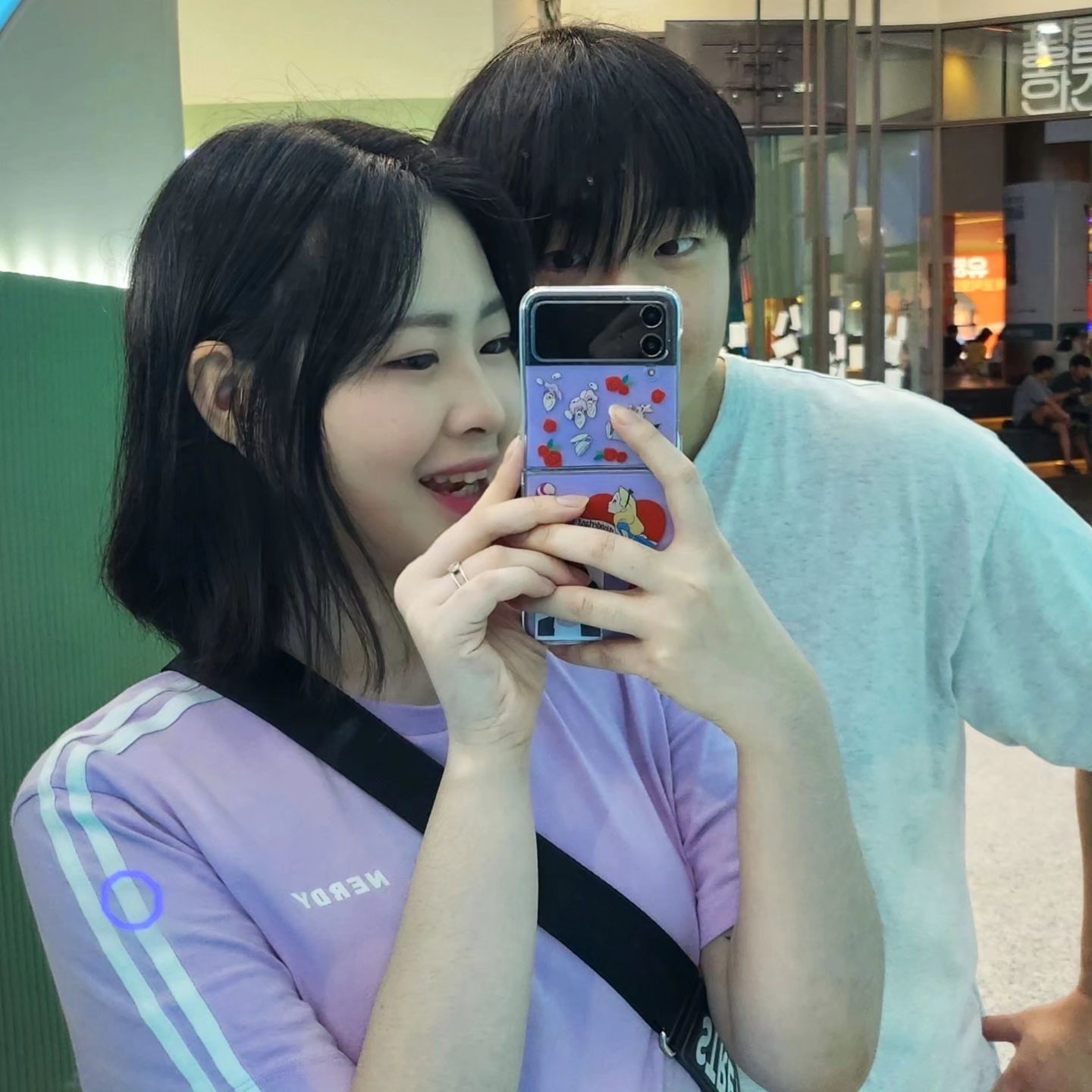 옆에서 낑낑거리는 기동이