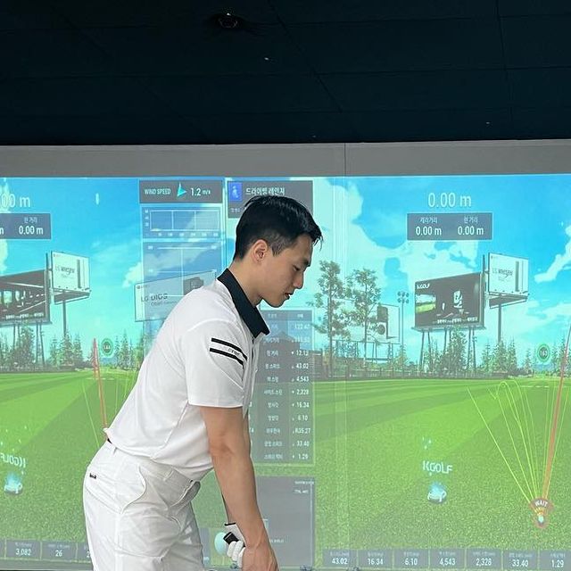 @bb__jun on Instagram: "동탄 그랑파사쥬 골프연습장⛳️ 와이프와 골프 연습을 할 장소를 찾던중 오픈한지 얼마 되지 않은 연습장을 찾아 방문하게 되었습니다. 알고보니 방문한 곳은 벌써 입소