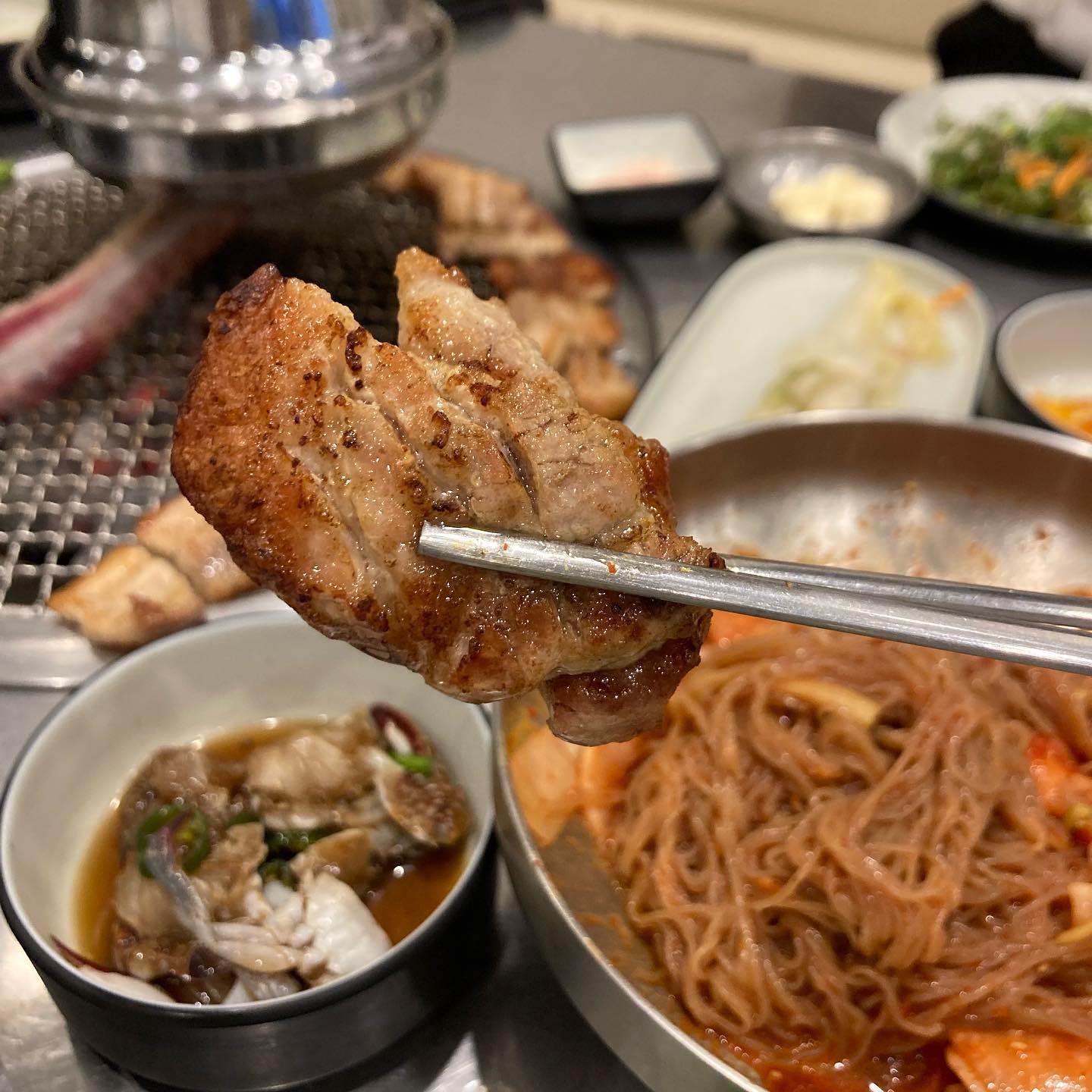 이름부터 맘에 드는 홍이집🏠
생갈비가 이렇게 맛있을 줄이야..
특생갈비라 달라도 다르다🥩
비냉에 갈비는 말모말모🙊
껍데기 딱봐도 맛집!
모든게 다 녹는다는 수제갈비 전문점🤎

#홍이집상남점 #창원상남동고기집 #창원상남동갈비 #창원상남동데이트 #상남동고기 #상남동갈비 #상남고기집 #홍이집 #상남동맛집