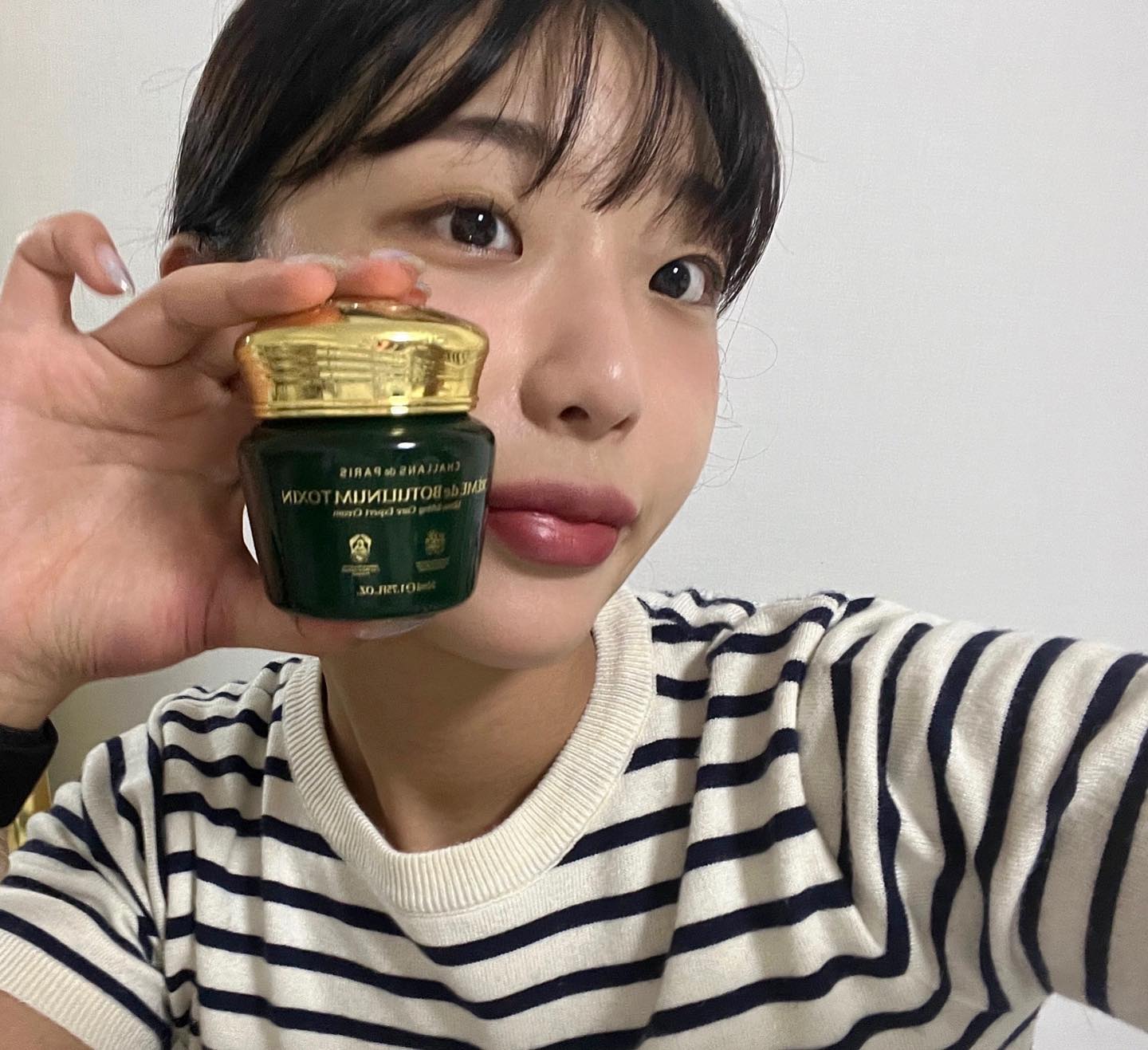 #협찬 #살랑드파리 

피부과에서만 사용하던 보툴리눔 톡신을 집에서도 크림으로 사용할 수 있다니••

패키지 자체도 너무 고급스럽구 애껴쓰고싶은 디자인ㅠ

주름개선에 효과적이라 그런가 바를때 쫀쫀함이 다르다구..

#협찬 #샬랑드파리 #샬랑드파리크림 #크림추천 #눈가주름 #링클크림 #주름개선 #주름개선화장품 #스킨케어 #스킨케어추천