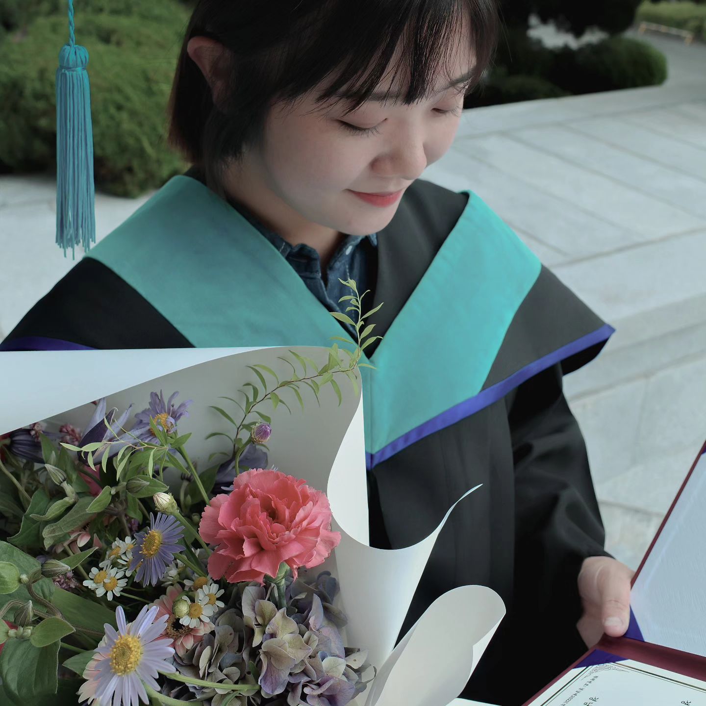 이제야 올리는 석사 졸업식 사진
방학이라 더 게을러진 나
9월부턴 다시 부지런히 살자!
그리고 꽃은 셀프 축하로 준비했는데 너무 마음에 들었다. 할머니가 자기 주는거냐고 탐낼정도였으니, 너무 뿌듯!