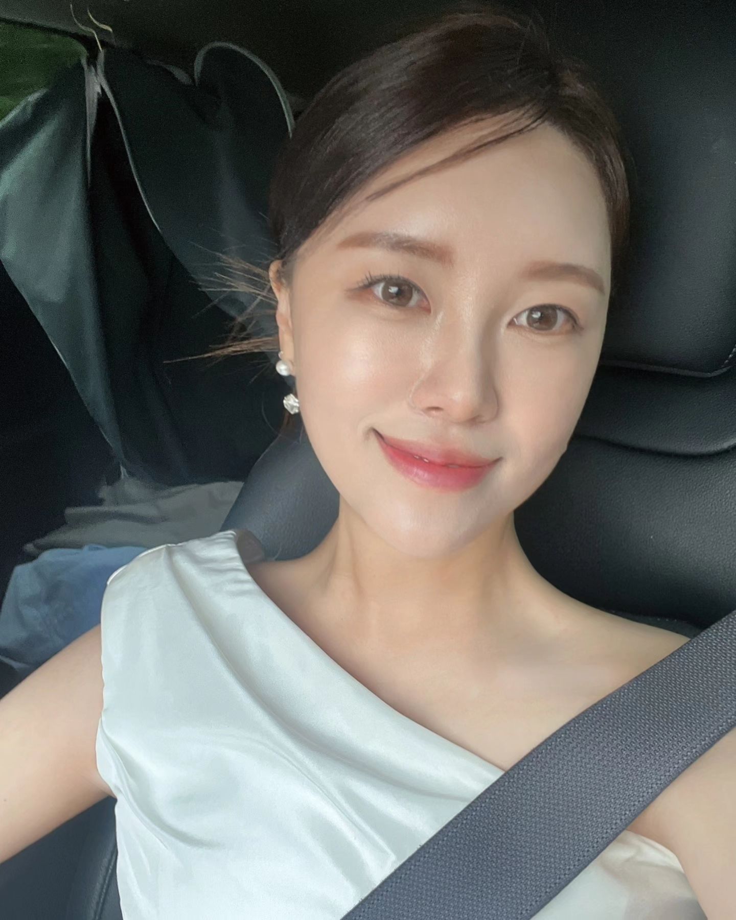 촬영은 5월에 했는데
웨딩사진 보정본 기다리느라 목빠지는중,,^^
제일 맘에들었던 스타일링
.
.
#깻잎머리 #제주스냅 #예비유부초밥