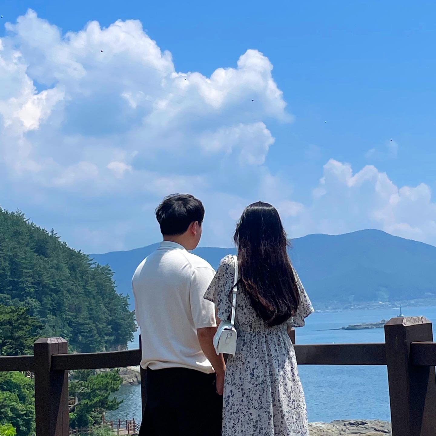 맑았지만 너무 더웠던 통영 ☀️💦
조금만 움직여도 완즈이 땀 뻘뻘 ㅠ

욕먹어도 즐거웠던 카페 ㅋ ㅋ ㅋ ㅋ 🫶🏻
바켱준 욕먹고 당황하심 ^^ 푸후부붑 ㅋ ㅋ ㅋ ㅋ

통영식탁도 맛있었땨 ..❤️
날 선선할때 다시 가곱 🙌🏻