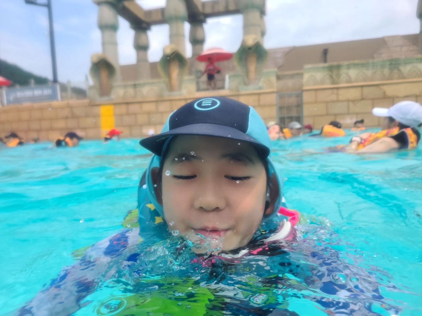 #여름방학의끝자락 
.
오션월드에서 신나게 놀기
.
.
#엄만피곤해😱 
#지친다지쳐💦 
#파도풀꿀잼🌊 
#오션월드
#이제학교가라😅