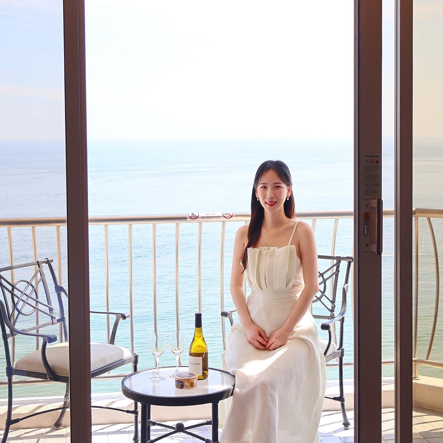 이제야 올리는 부산 여행 첫째 날💙
해운대 바로 앞에 위치한 테라스룸✨진짜 부산 숙소 강추!
여기서 먹은 회가 부산 여행 중 최고여따🍾
부산이 진짜 회가 맛있어...

알차게 즐긴 첫날 호캉스
피곤해도 다음날 조식은 못 참지🍽
.
.
.
.
.
.
.
#파라다이스호텔부산 #파라다이스부산 #아넥스오션뷰테라스 #오션뷰테라스 #해운대뷰숙소 #오션뷰숙소 #부산숙소추천 #부산여행 #호캉스 #조식 #조식뷔페 #좋아요반사 #lfl #ootd #드레스 #원피스 #ops
