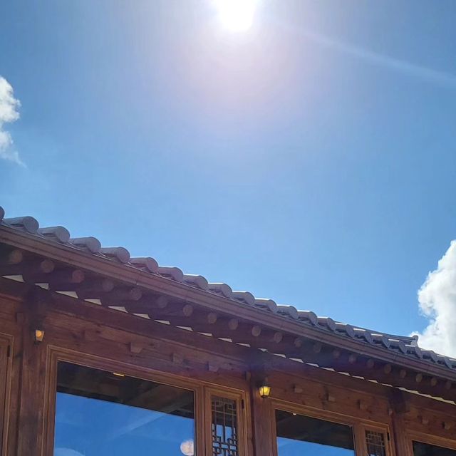 이데. Idee on Instagram: "행궁동카페 카페도화 #광고 눈이 시원해지는 초록초록 넓은 마당을 보며 퀄리티 높은 음료와 디저트를 쾌적하게 즐길 수 있는 #카페도화 마당이 한눈에 보여서 아이 데