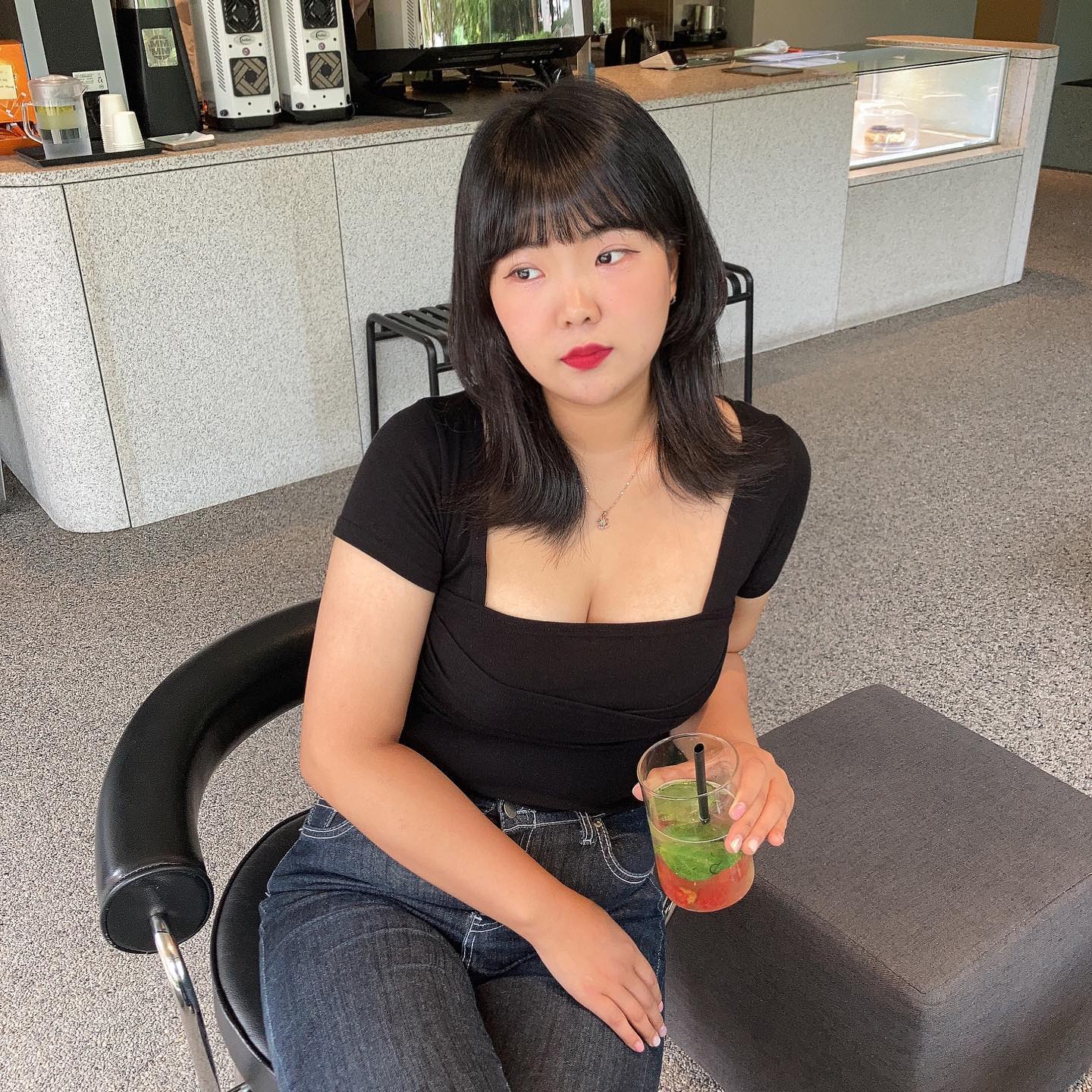 요즘 열심히 돌아다녔더니 피부 그라데이션으로 탔네;;🥹🥹
.
.
.
.
.
.
.
.
.
.
.
.
.
.
.
.
.
.
.
.
.
.
.
.
.
.
.
#인천 #카페 #리세스 #까치울 #카페스타그램 #셀스타그램 #얼스타그램 #오오티디 #데일리 #데일리룩 #패션 #패션계정 #선팔 #맞팔 #선팔하면맞팔 #추억 #일상 #소통 #디엠 #followforfollowback #likesforlike #ootd #fashion #daily #사진 #대학생 #좋아요반사 #좋반 #좋아요 #좋아요테러반사